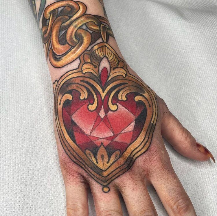 Hand tattoos by our very own @epicterror 

Chrissy is currently booking large scale projects for next year. Contact her direct to enquire.
