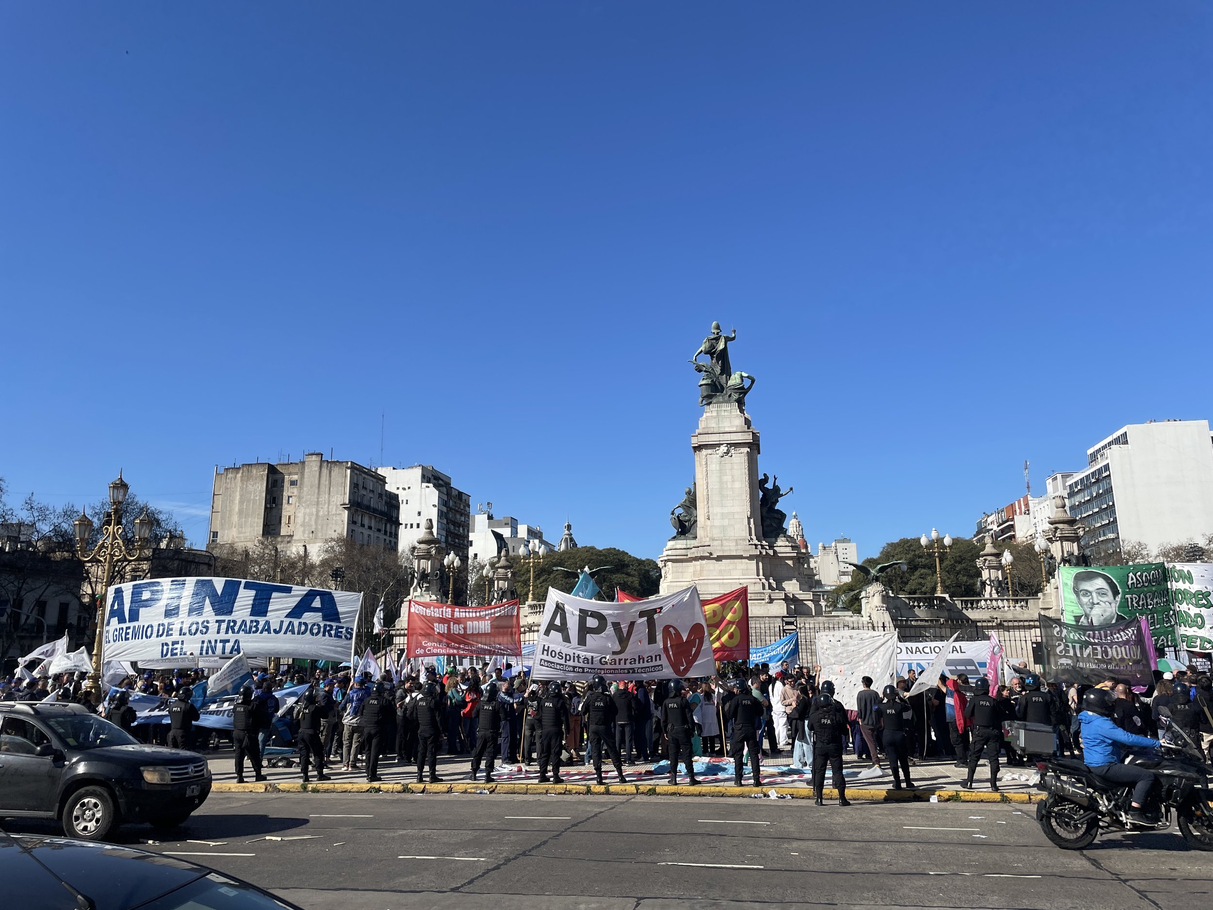 First Glimpse of Buenos Aires 布宜诺斯艾利斯的第一眼