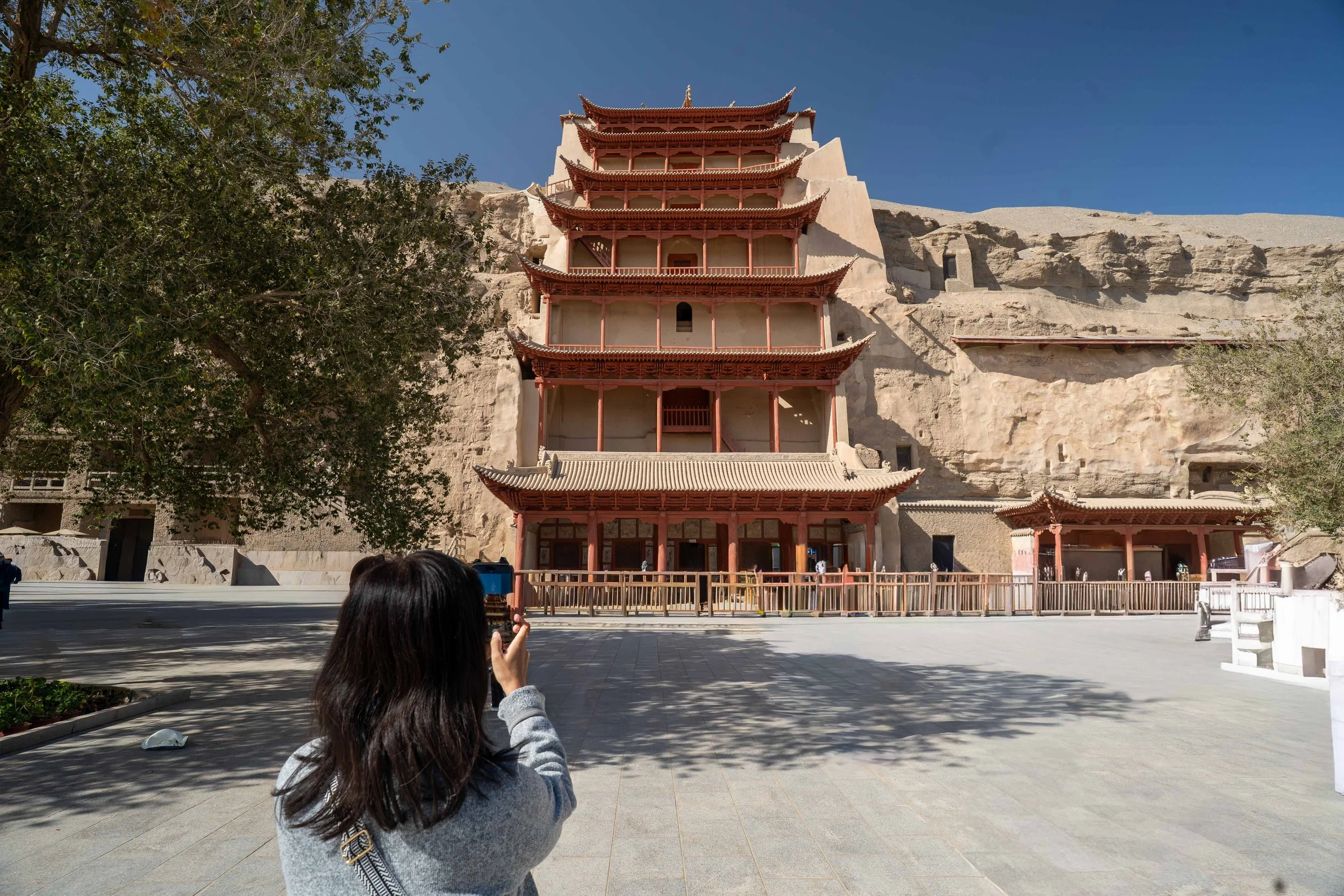 Mogao Caves and Mingsha Mountain 莫高窟与鸣沙山月牙泉