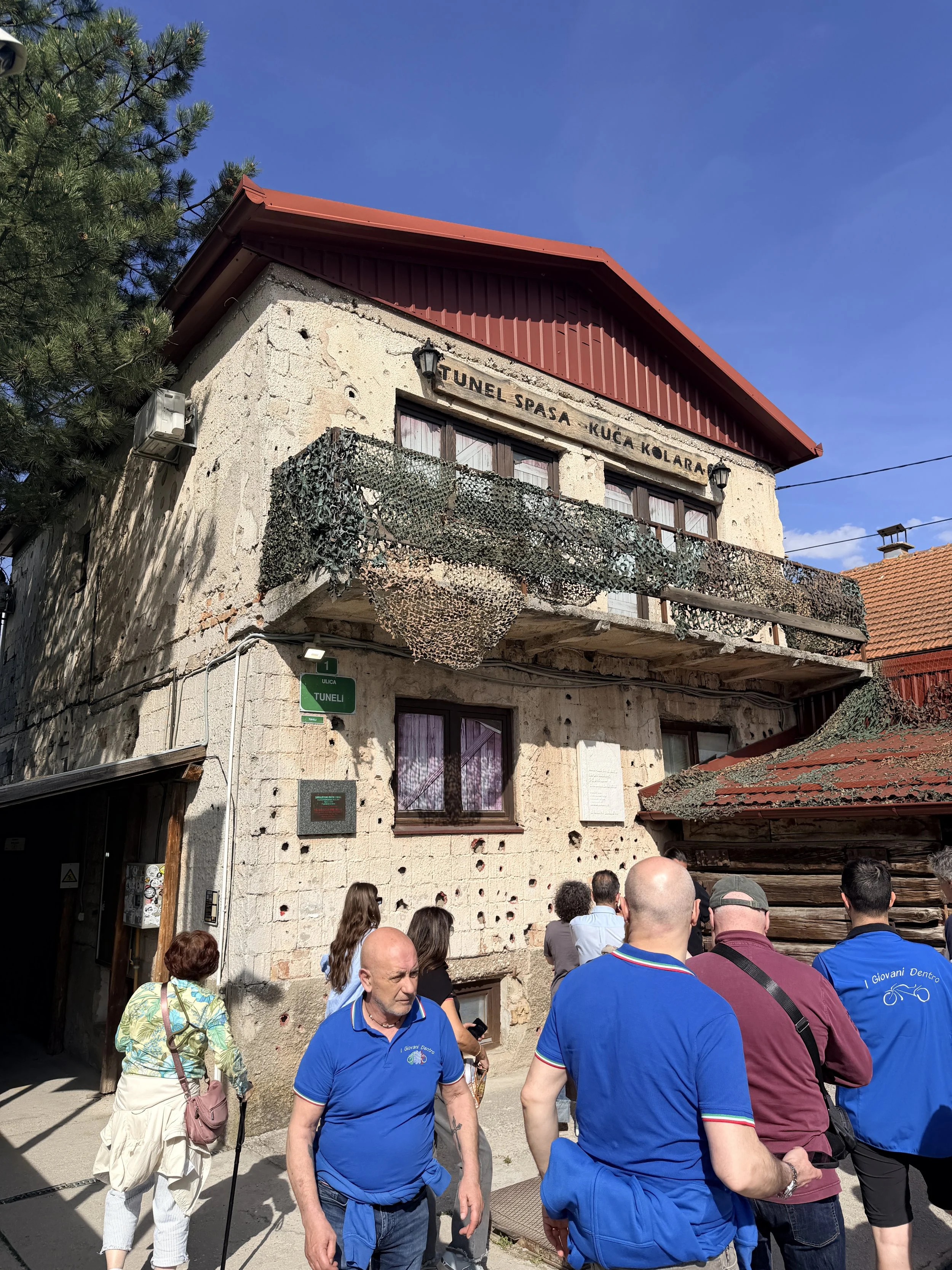 Mosque, Baščaršija and Tunnel of Hope 清真寺, 老城 和 希望隧道