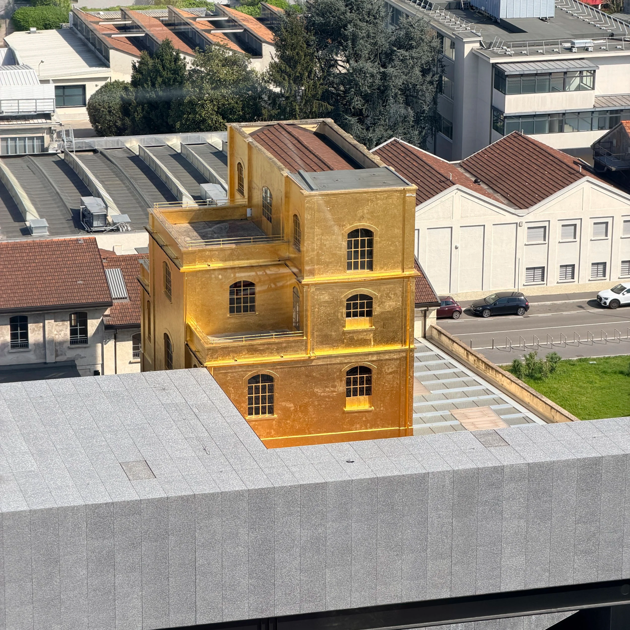 Duomo and Haunted House 大教堂与金“鬼屋”