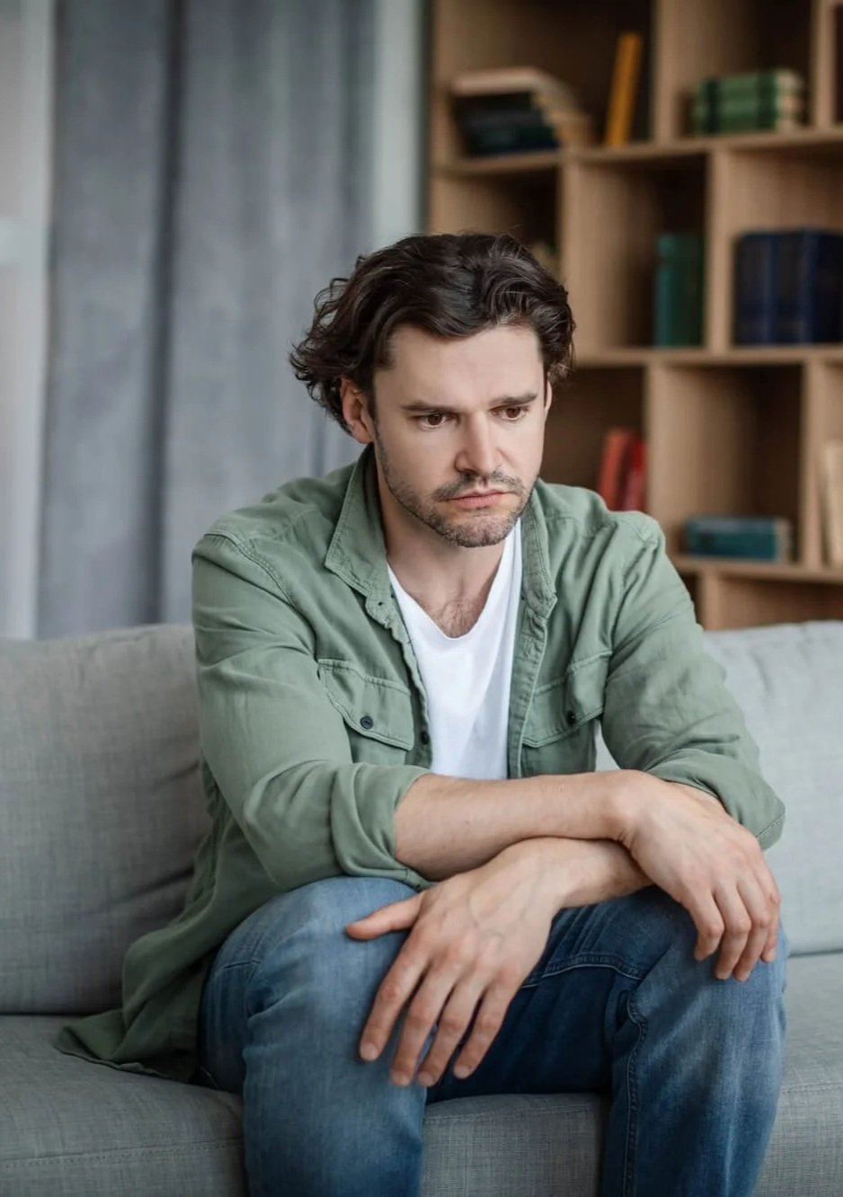 Man speaking with a therapist during a depression therapy session in Atlanta.