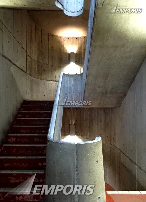 891798-Large-interiorphoto-stairwell.jpeg