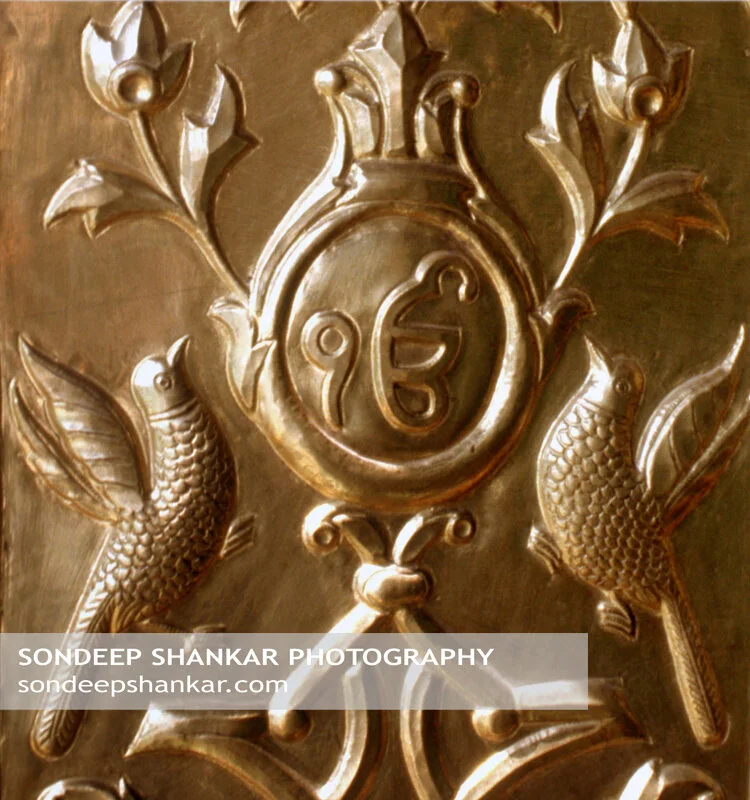 A symbol that represents Ek Omkar, one supreme reality or one essence, the basic teaching of Sikhism, on a gold panel at Harmandir Sahib