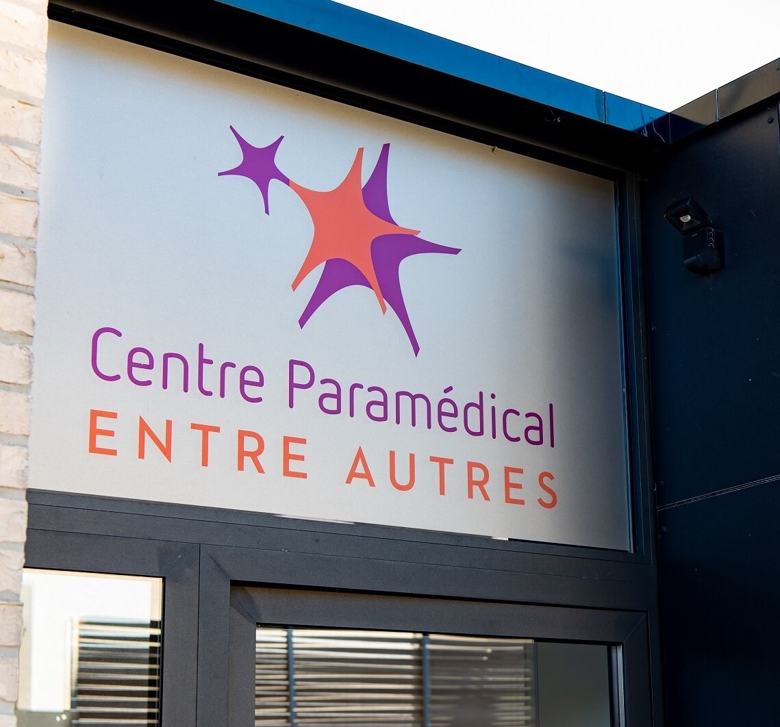 20201128 - Centre Paramedical - Entre Autres-Naninne-accueil et contact 2 - Square.jpg