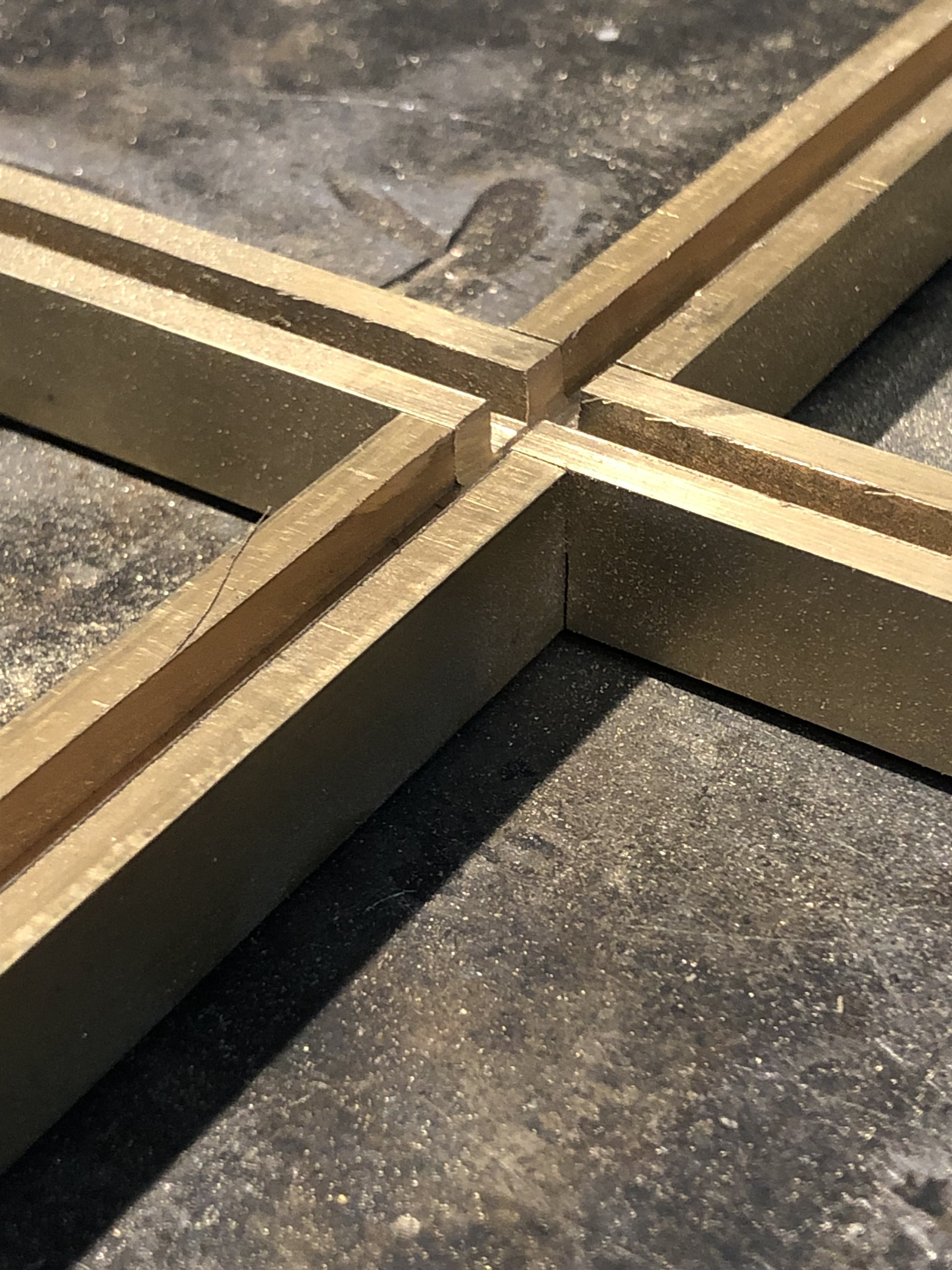 Mi-fer-construction-laiton- assemblage-ajustage