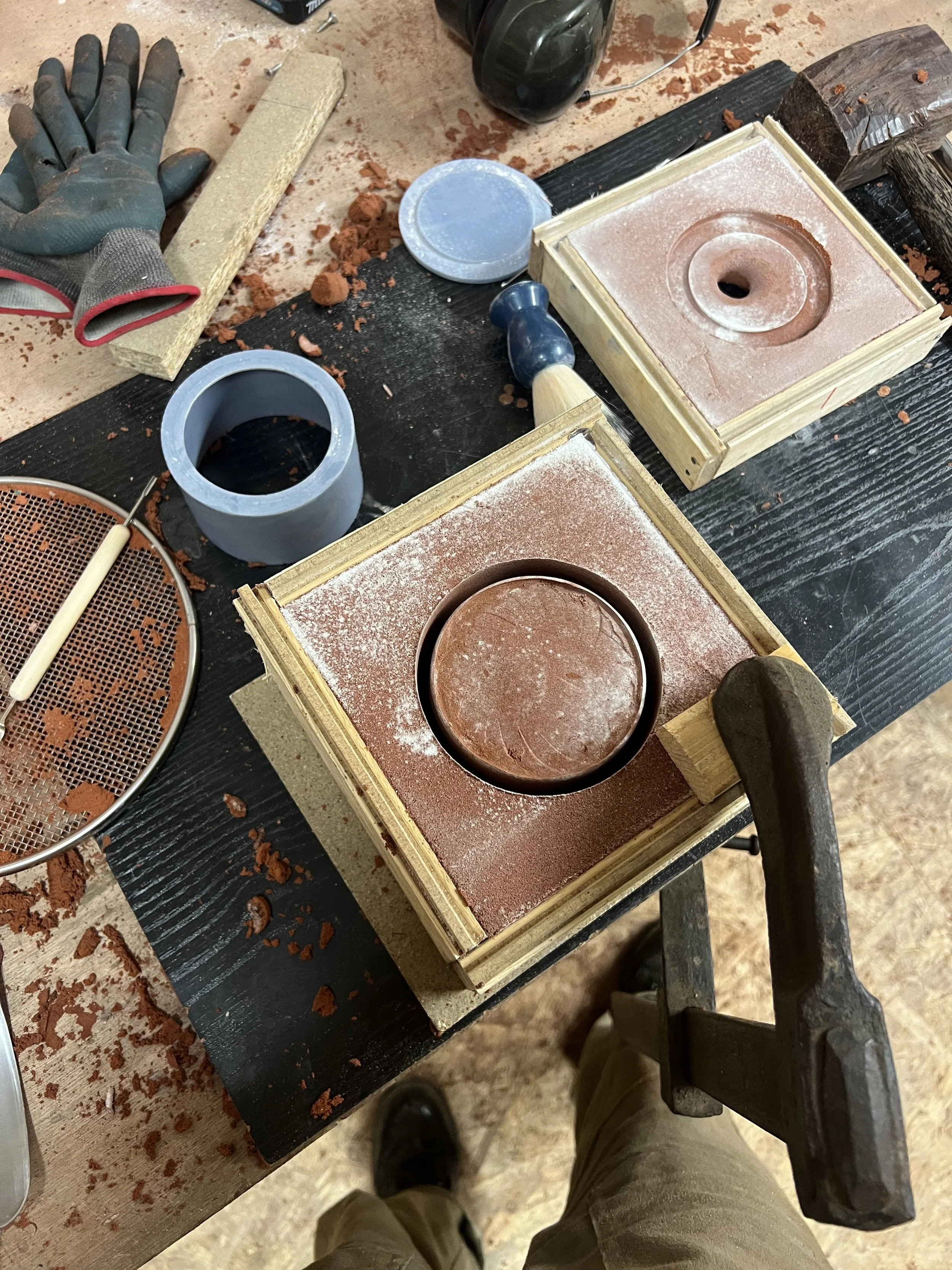 Fonderie-artisanale-terre-laiton-bronze-aluminium