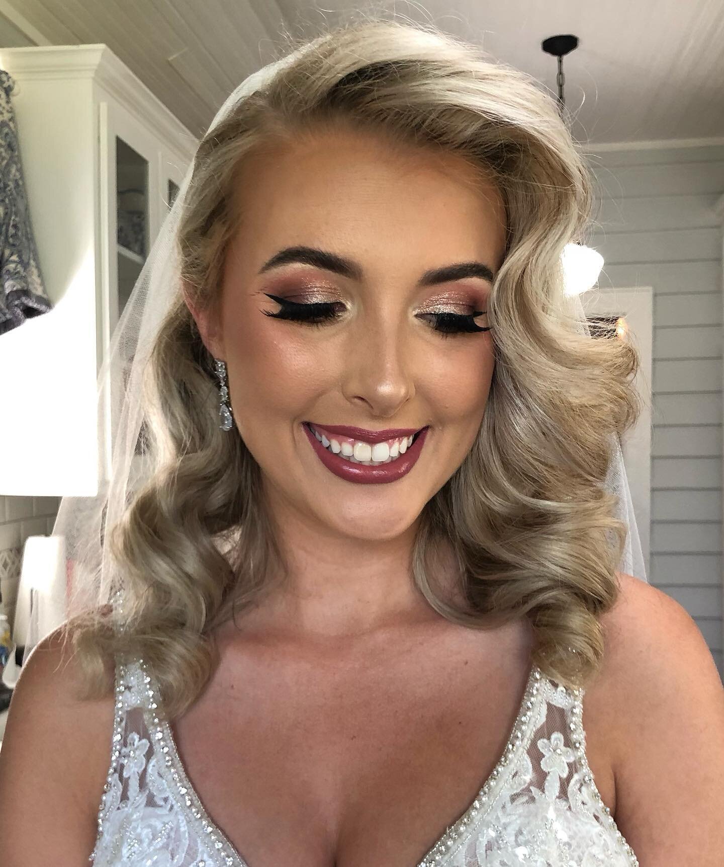 My sister is the most beautiful bride ever and no one can convince me otherwise 😭 I&rsquo;m so happy I got to do her makeup for her big day!! Congratulations @courtney_root2 and @mathew_root_ !!!🍾💍 I love you both so much!!

Hair - @tina_verdebeau