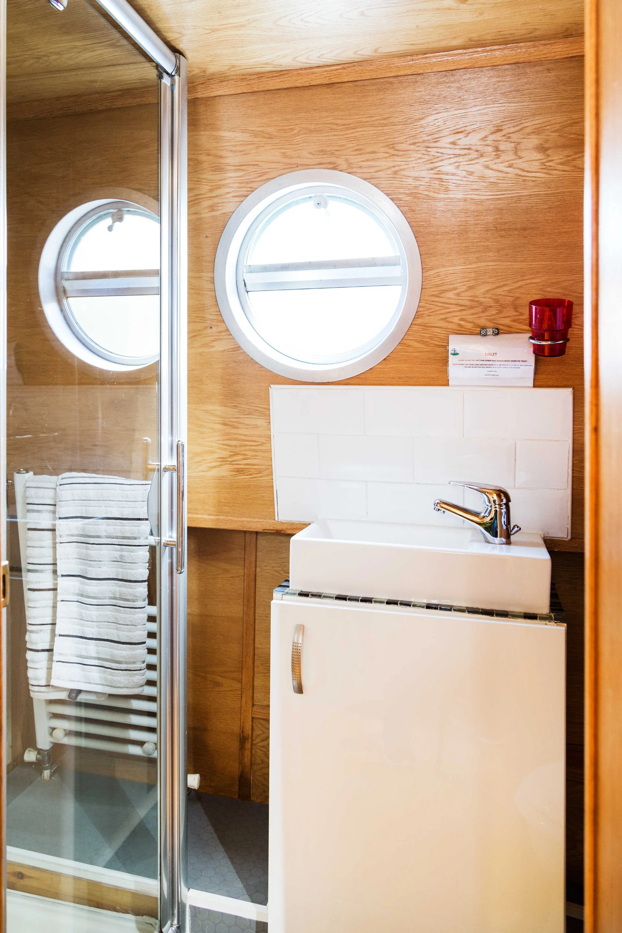 BATHROOM_1[1].jpg