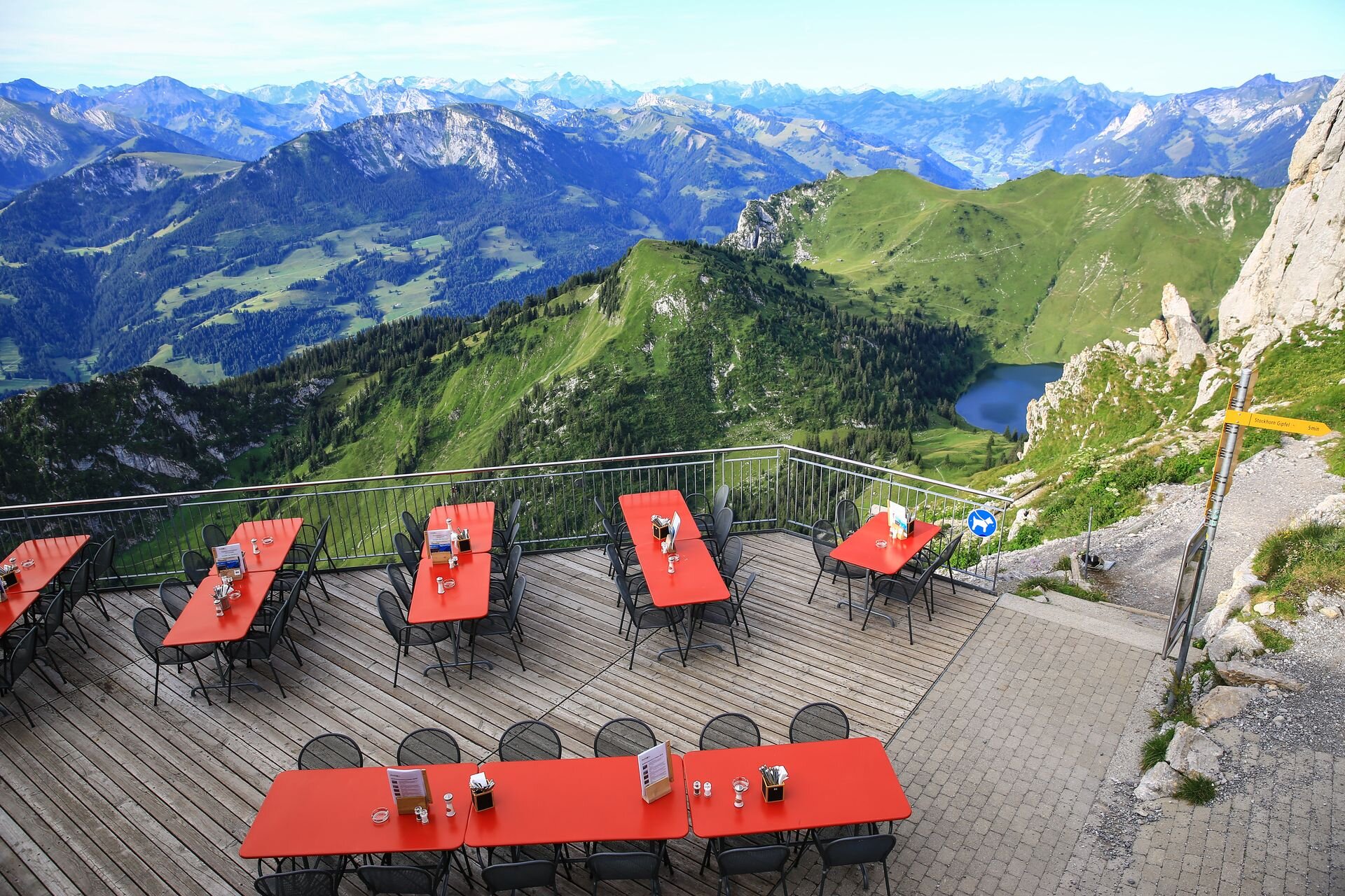 stockhorn-mountain-brunch-outdoor-terrace-1567675829-6GE6s.jpg