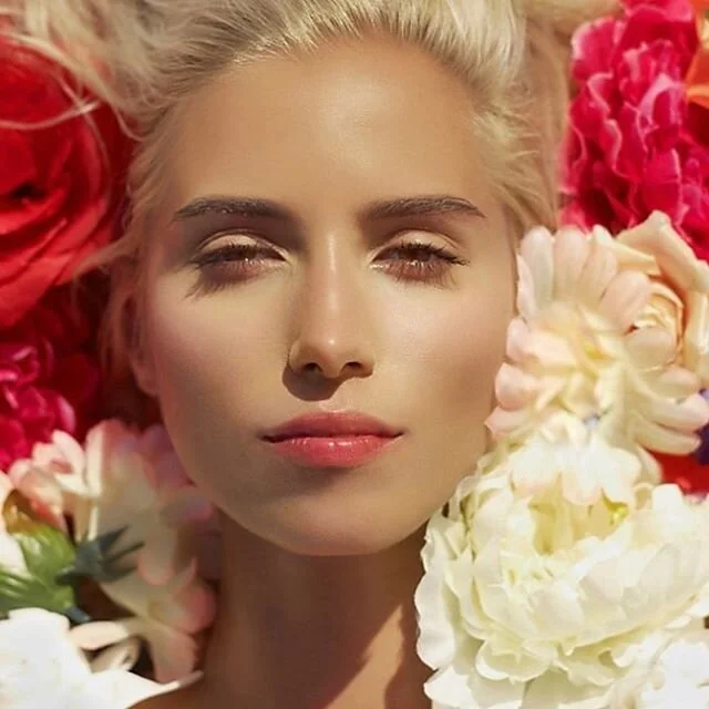 GLAD MIDSOMMAR! 🇸🇪☀️💐🌺🌸 Glad Midsommar &ouml;nskar Fredrik, Yvonne, Olivier, Makki och Per p&aring; SELECTED OFFICE 😊💕✨ #midsommar #coworking #kontorshotell #&ouml;stermalm #artillerigatan6 #selectedoffice