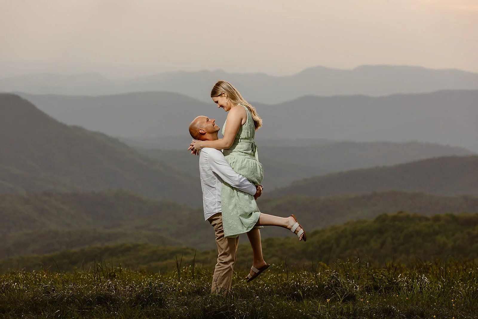 engagement photographer that knows good mountain locations