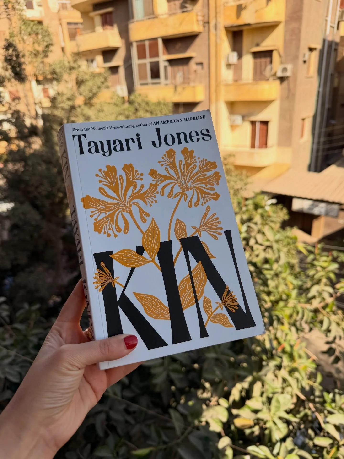 Review from @venicethemenace:
Kin by Tayari Jones
📘📘📘📘

Kin by Tayari Jones is an epic saga set in mid-century US in the Jim Crow South, exploring the limits of sisterhood. Written in vivid vernacular, this book features rich, instantly engaging 