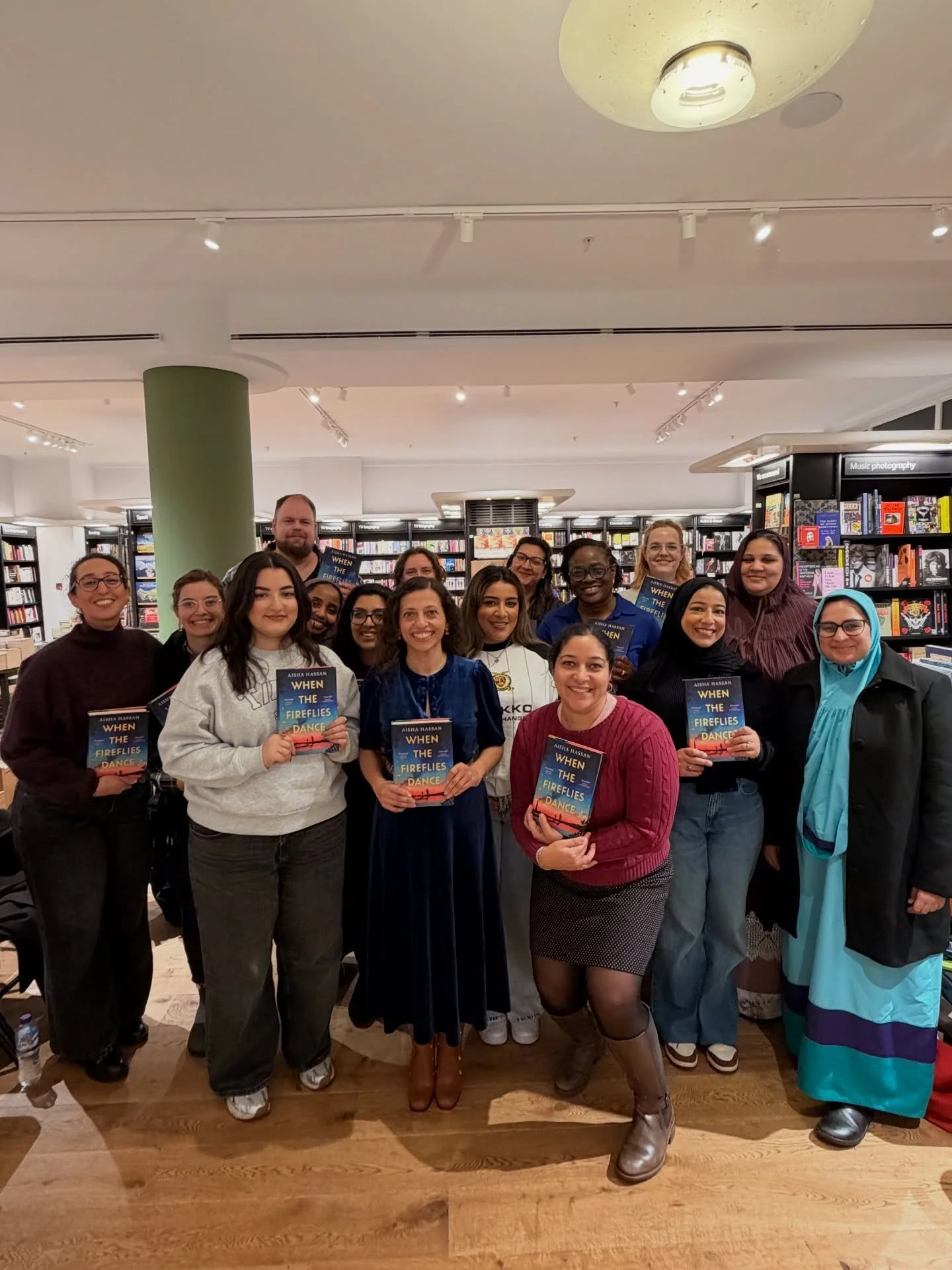 About last night 💙💐

For our final book club meeting of 2025, we travelled to Lalloo&rsquo;s world in Lahore via Waterstones Piccadilly to discuss all things When the Fireflies Dance with the fantastic author herself, Aisha Hassan.

We were delight