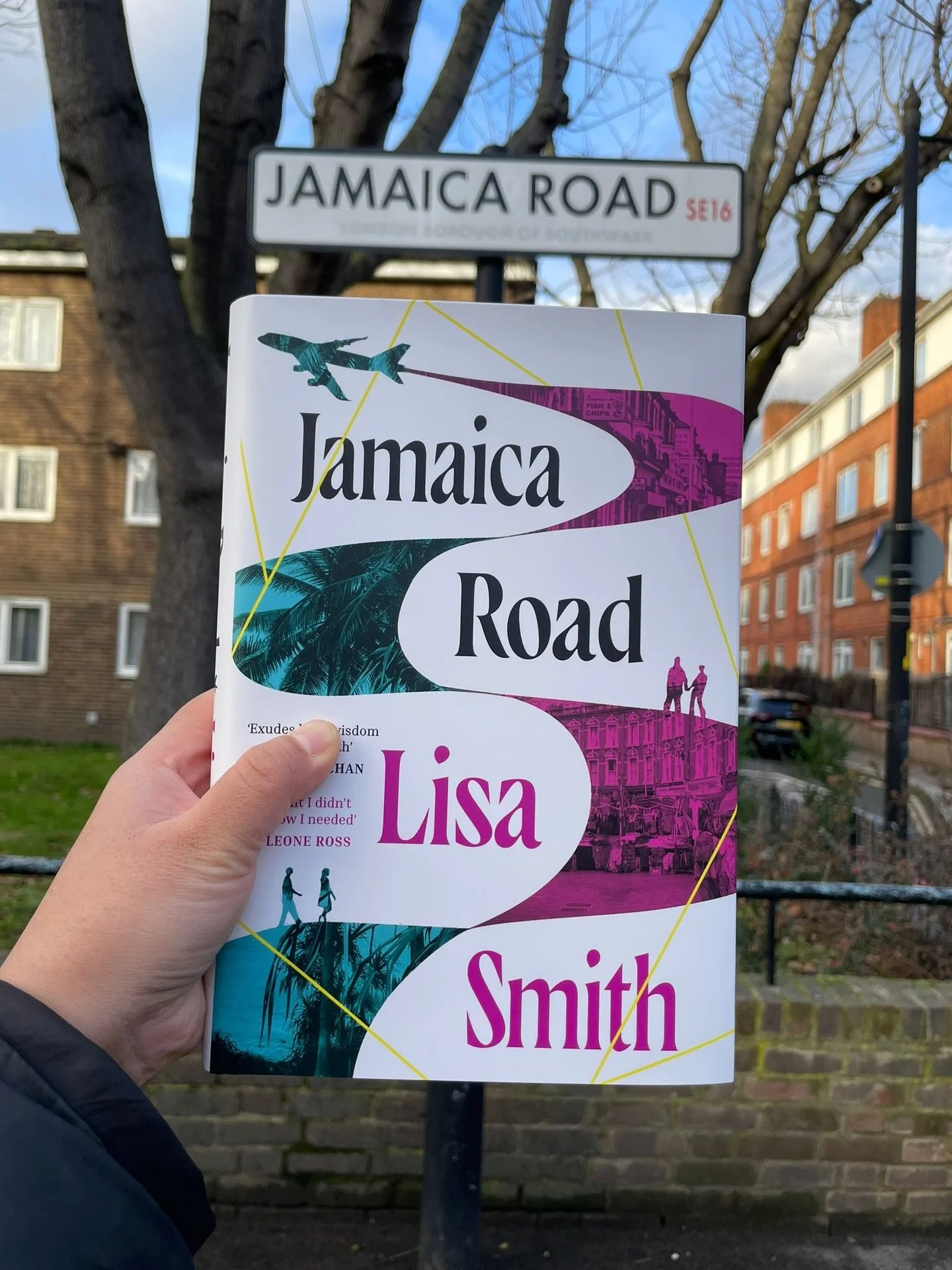 Review from @venicethemenace: 
Jamaica Road by Lisa Smith 
📘📘📘📘 

In Jamaica Road, Lisa Smith excels in the coming-of-age genre which I love and look out for when finding my next read. Set in SE London during the 1980s, the story follows Daphne, 