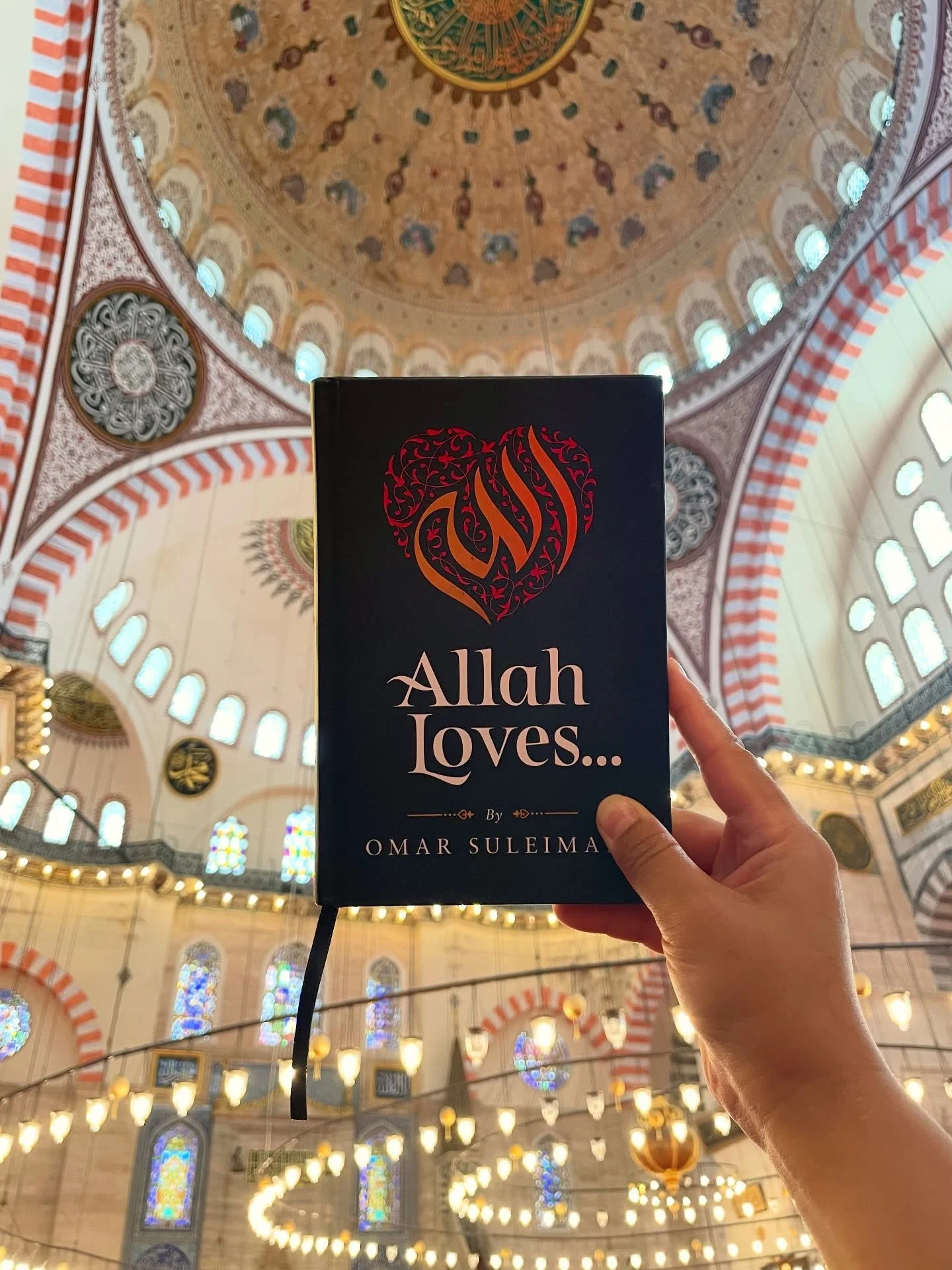Review from @ostomateforlife: Allah Loves by @imamomarsuleiman 

📗📗📗

Firstly Ramadan Kareem to everyone observing this month! 

This is a small and compact read with reminders of all the things Allah loves. It&rsquo;s a positive and uplifting rea