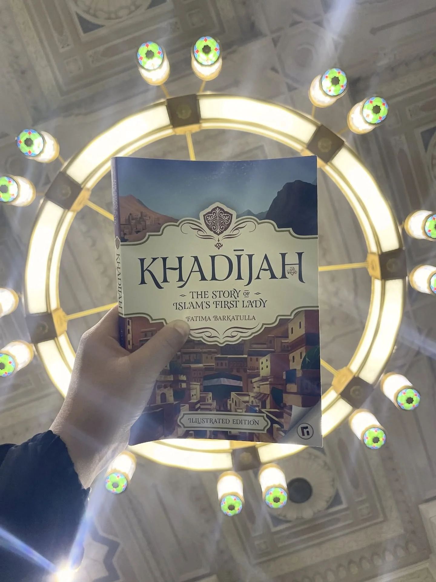 From @ostomateforlife: Khadijah, the story of Islam&rsquo;s First Lady by Fatima Barkatullah 

📗📗📗📗📗 

This short but succinct story of Khadijah is beautifully written and illustrated. 
Perfect for anyone wanting a quick introduction into one of