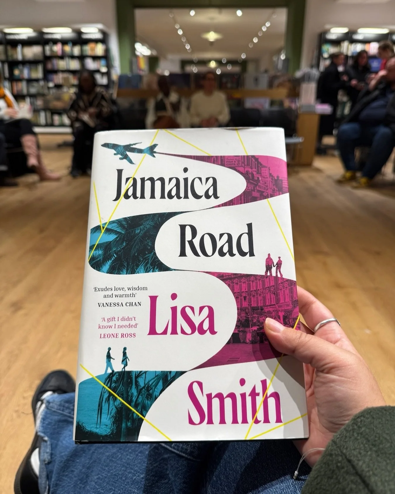 Review from @tankazama:
Jamaica Road by Lisa Smith 
📘📘📘📘

This was such a beautifully written book! With real life events taking place in the book, you can feel all the emotions from the characters from anger, joy and sadness. It was such a privi