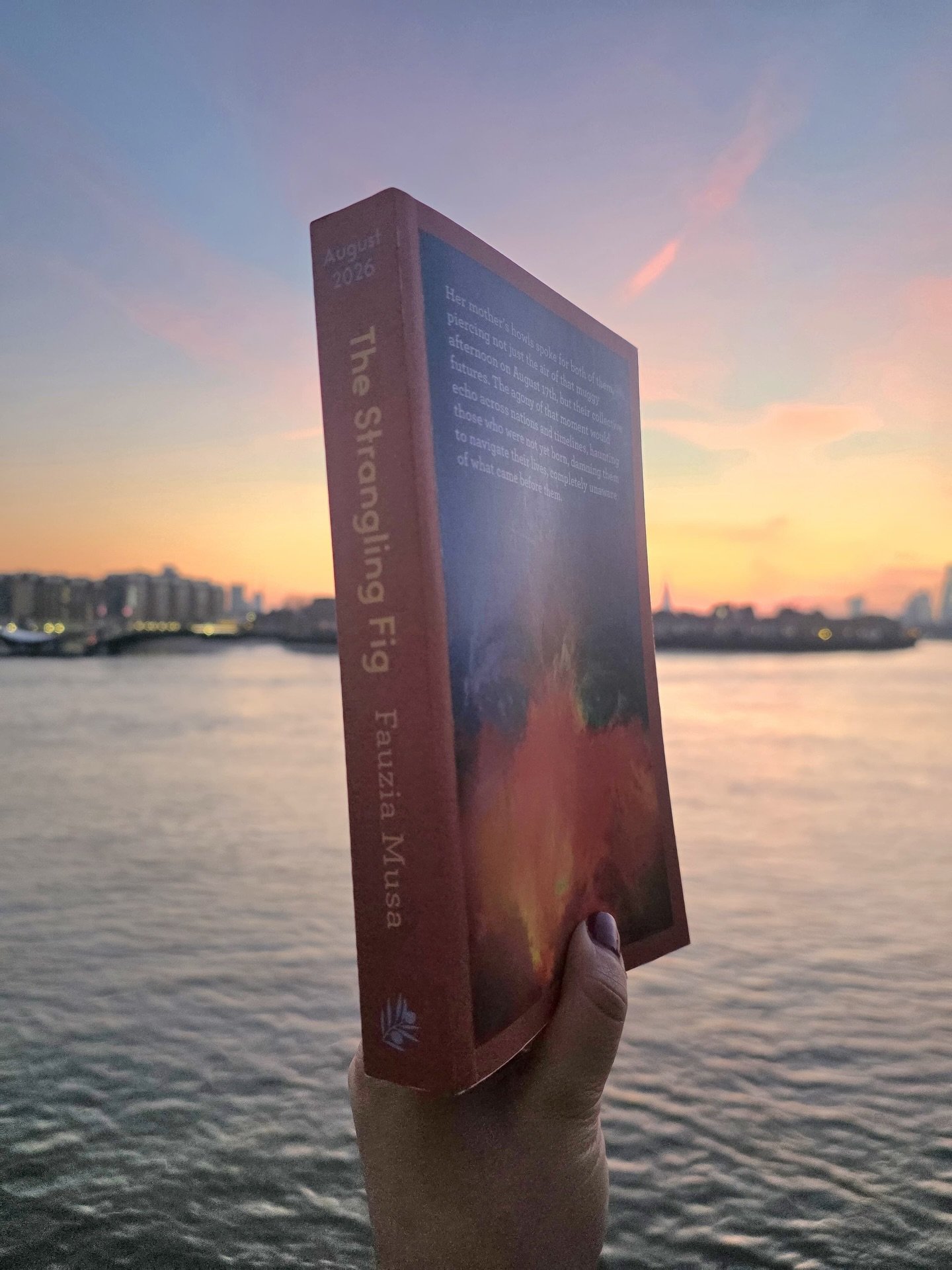 Review from @miriamshanna:
The Strangling Fig by Fauzia Musa
📘📘📘📘

This was a really fascinating read, and the longer I sit with it, the more I realise how much I liked it, and how much has lingered with me afterwards.

The novel follows two cent