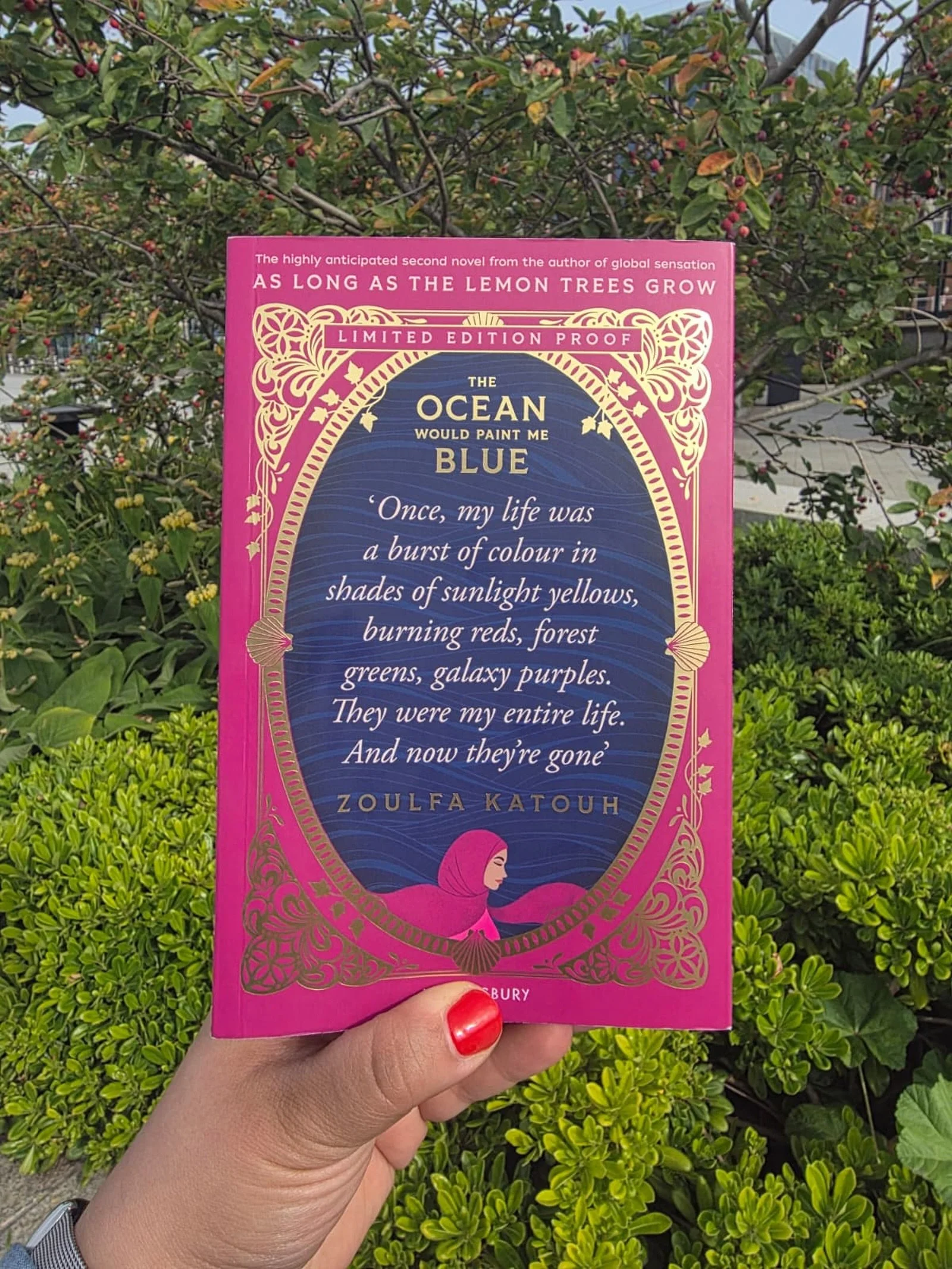 Review from @miriamshanna:
The Ocean Would Paint Me Blue by Zoulfa Katouh
📕📕📕📕

Zoulfa has a remarkable ability to write stories that stay with you long after you&rsquo;ve finished them, and The Ocean Would Paint Me Blue is no exception.

We meet