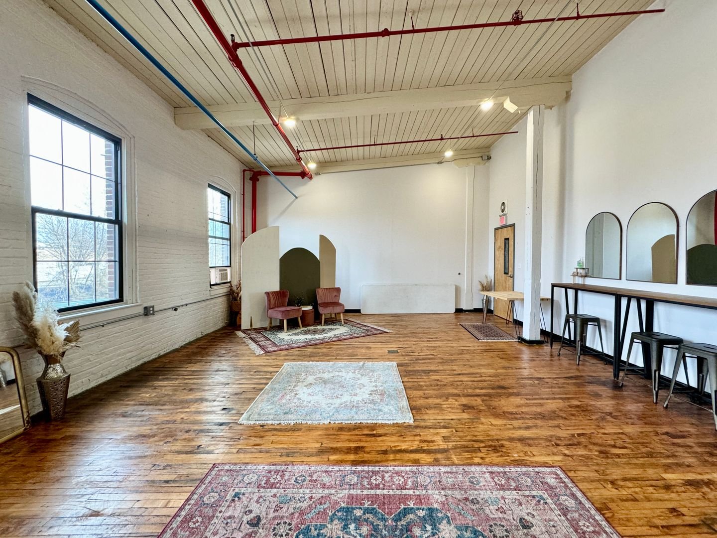 Want to join the New York Wire Works community? Check out our current availabilities to find a studio that's perfect for your business!

https://www.newyorkwireworks.com/availabilities