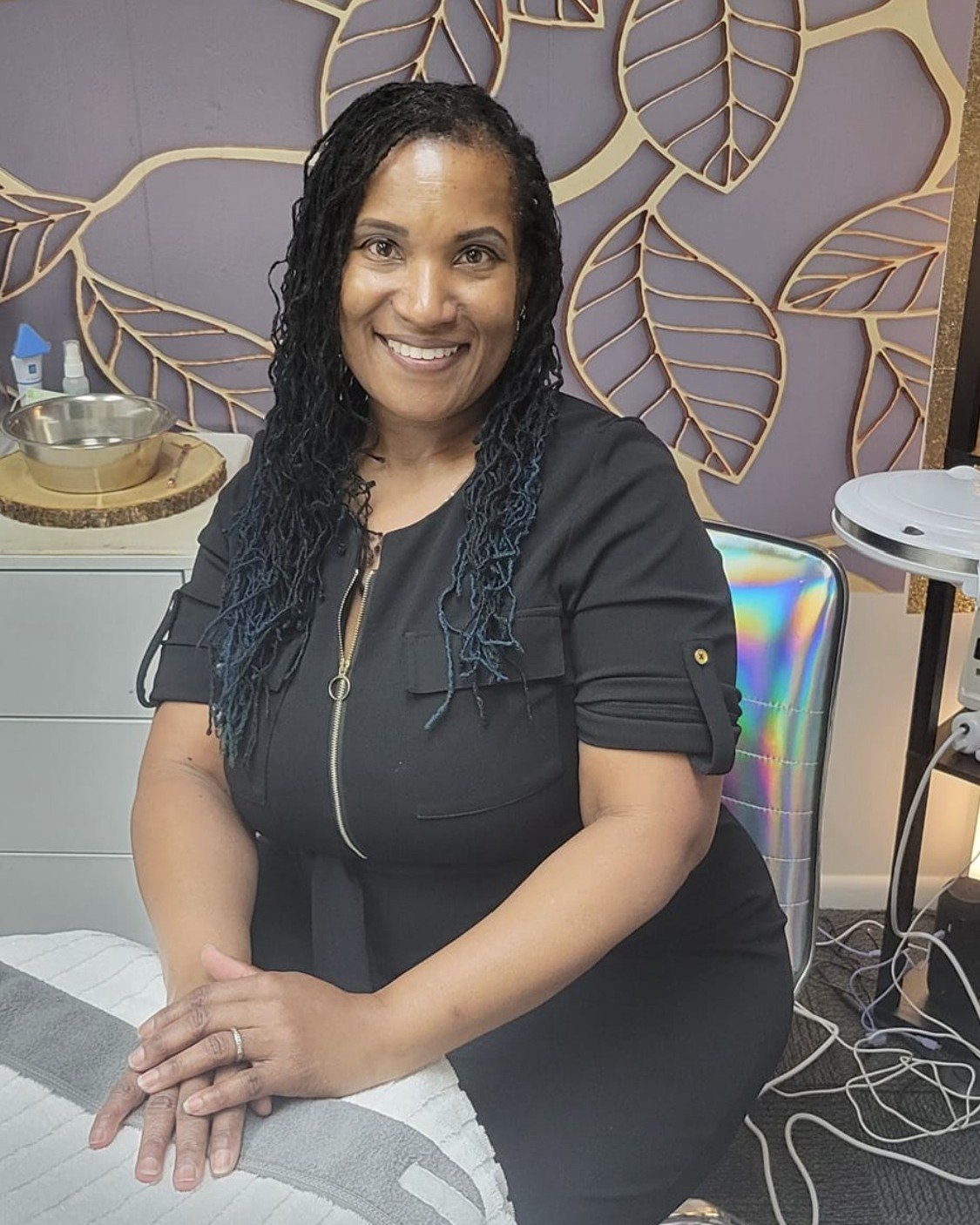 ✨ Meet Tarnya Anderson, the passionate founder behind Nanette's Beauty and Essentials, LLC, right here at New York Wire Works!

Inside her serene, spa-like studio, Tarnya brings together her deep knowledge of physiology and love for natural wellness 