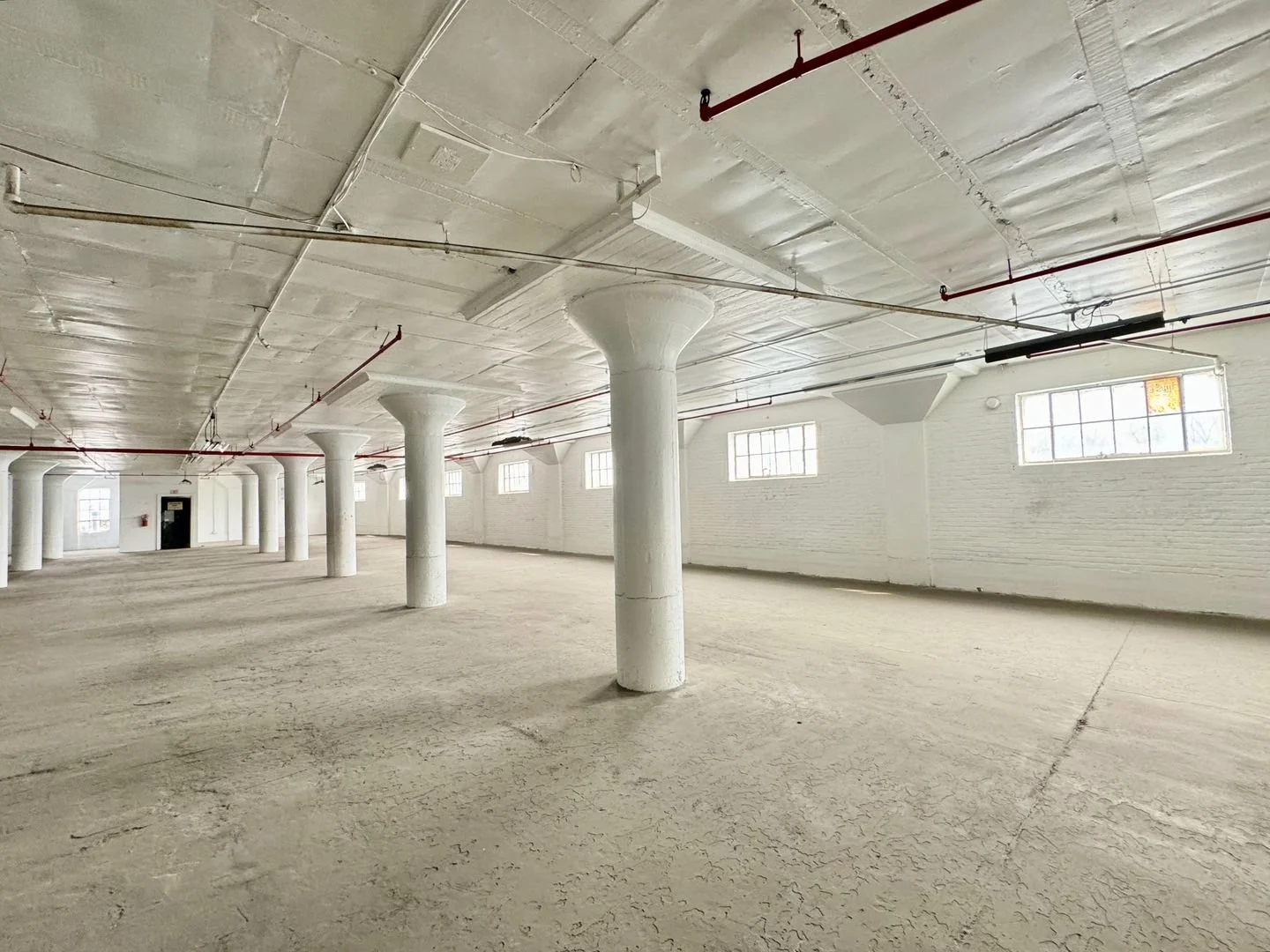 🚚 Light manufacturing? Distribution? We&rsquo;ve got your next move.
Suite 19000 | 12,000 sq. ft. | $8,400/month | First Floor | Available Now

This first-floor space is ideal for light manufacturing or distribution, with easy access to our loading 