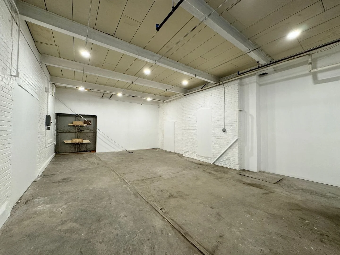 Suite 802 | 700 Sq. Ft. | Available Now | $700/month
Private Industrial Studio Space &ndash; First Floor Access

This 700 sq. ft. unit is ideal for those seeking a private, functional space for light manufacturing, storage, or creative work. Convenie