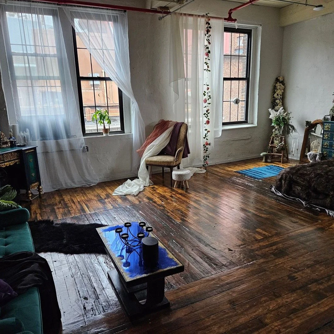🌟 Suite 2213 | 420 Sq. Ft. | $485/mo | Available 1/10/26 🌟

Sun-drenched former photography studio on the 2nd floor near elevators &amp; East Entrance! Perfect for creatives, small businesses, or remote workers. Hardwood floors, high ceilings, free