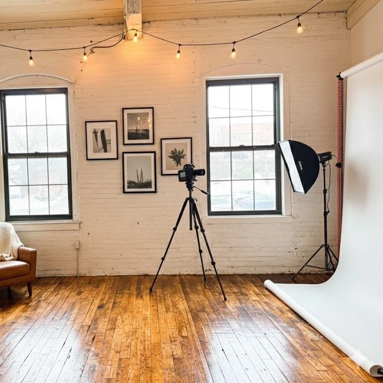 ✨ Your New Creative Sanctuary Awaits ✨

Looking for that perfect natural glow? Suite 4205 is officially on the market! Formerly a photography suite, this 420 sq. ft. studio is drenched in sun and ready for your next big idea.

The Deets: $520/mo | 42