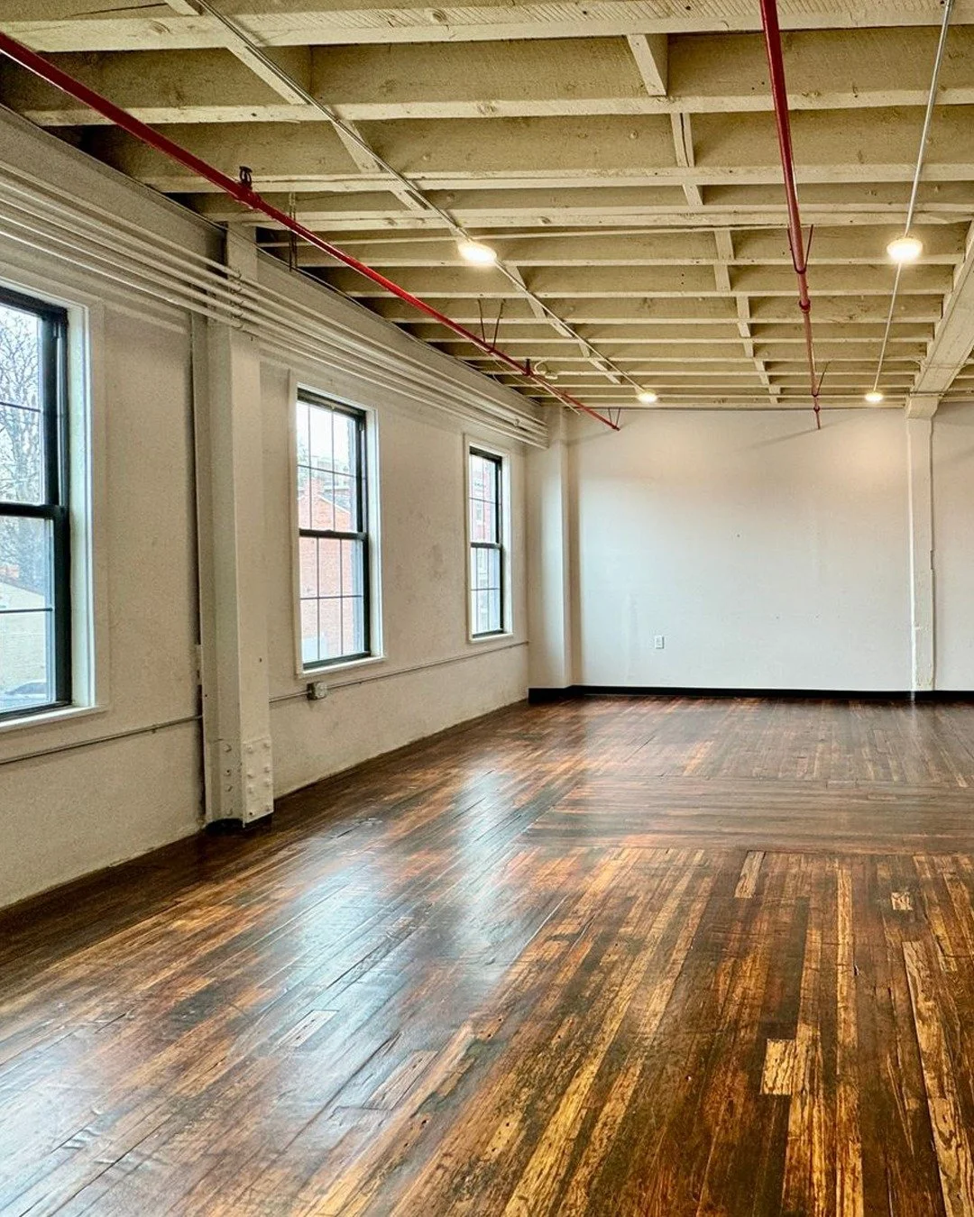 The best part of being your own boss? You don&rsquo;t clock in for a manager&mdash;you clock in for the light. ☀️✨

It&rsquo;s Saturday morning at the New York Wire Works, and while the rest of the world is still waking up, Suite 1206 is putting on a