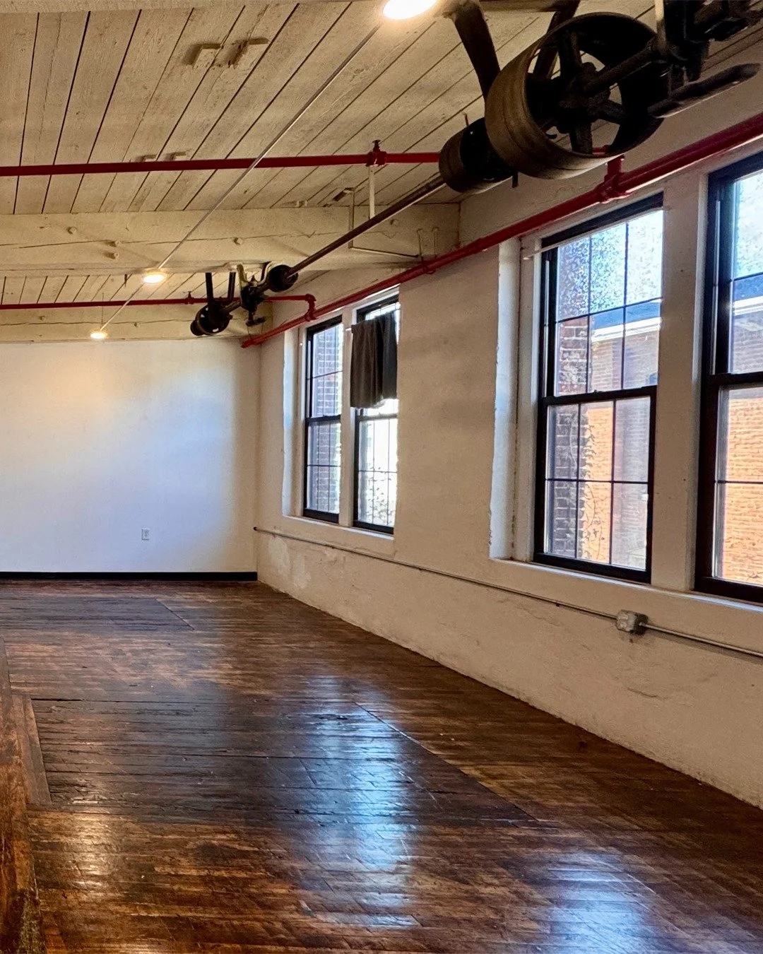 Suite 2202 is officially AVAILABLE NOW at the historic New York Wire Works. If you&rsquo;ve been looking for a workspace that feels like a hidden gem, this is it.

With 630 sq. ft. of original hardwood floors and massive industrial windows, this spac