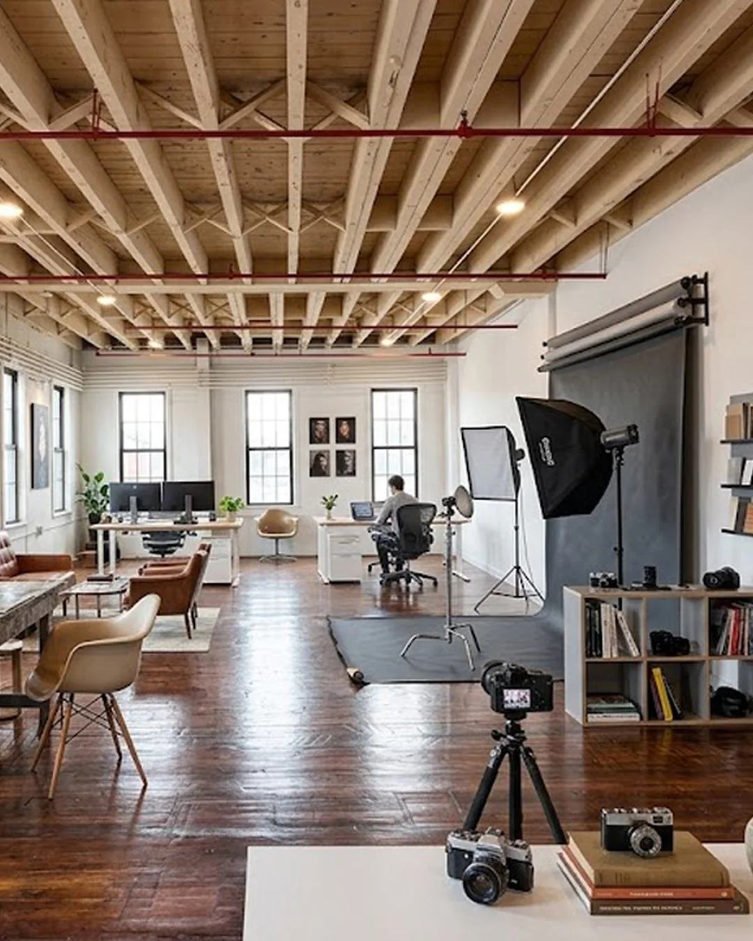 📸 Suite 1208: The Ultimate Creative Sanctuary | 793 Sq. Ft. | $920/mo | Available Now 
Stop searching for "good" lighting and move into the best lighting in the building. Formerly a professional photography studio, Suite 1208 is a sun-dren