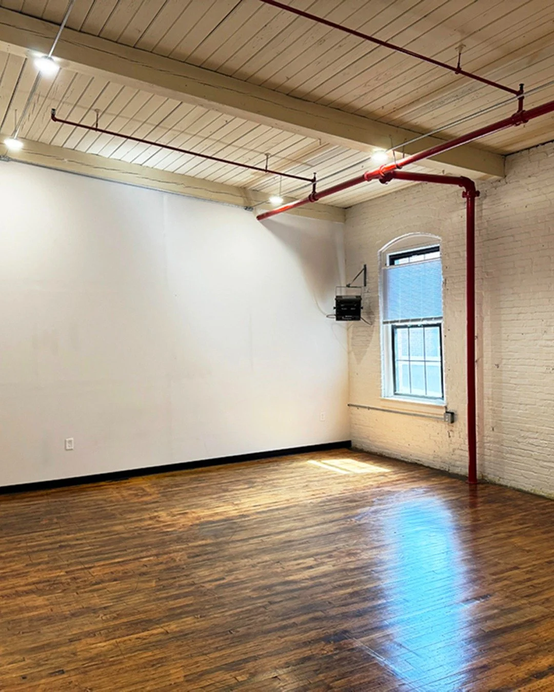 ☀️ Suite 6205 | Sunlit Office Space
441 E. Market St., York, PA 17403
Step into a workspace designed to inspire. Located on the second floor, this 595 sq. ft. suite features stunning original hardwood floors and incredible natural light. Whether you&