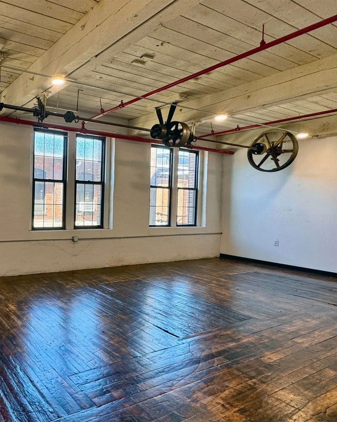 Suite 2202 is officially AVAILABLE NOW at the historic New York Wire Works. If you&rsquo;ve been looking for a workspace that feels like a hidden gem, this is it.

With 630 sq. ft. of original hardwood floors and massive industrial windows, this spac