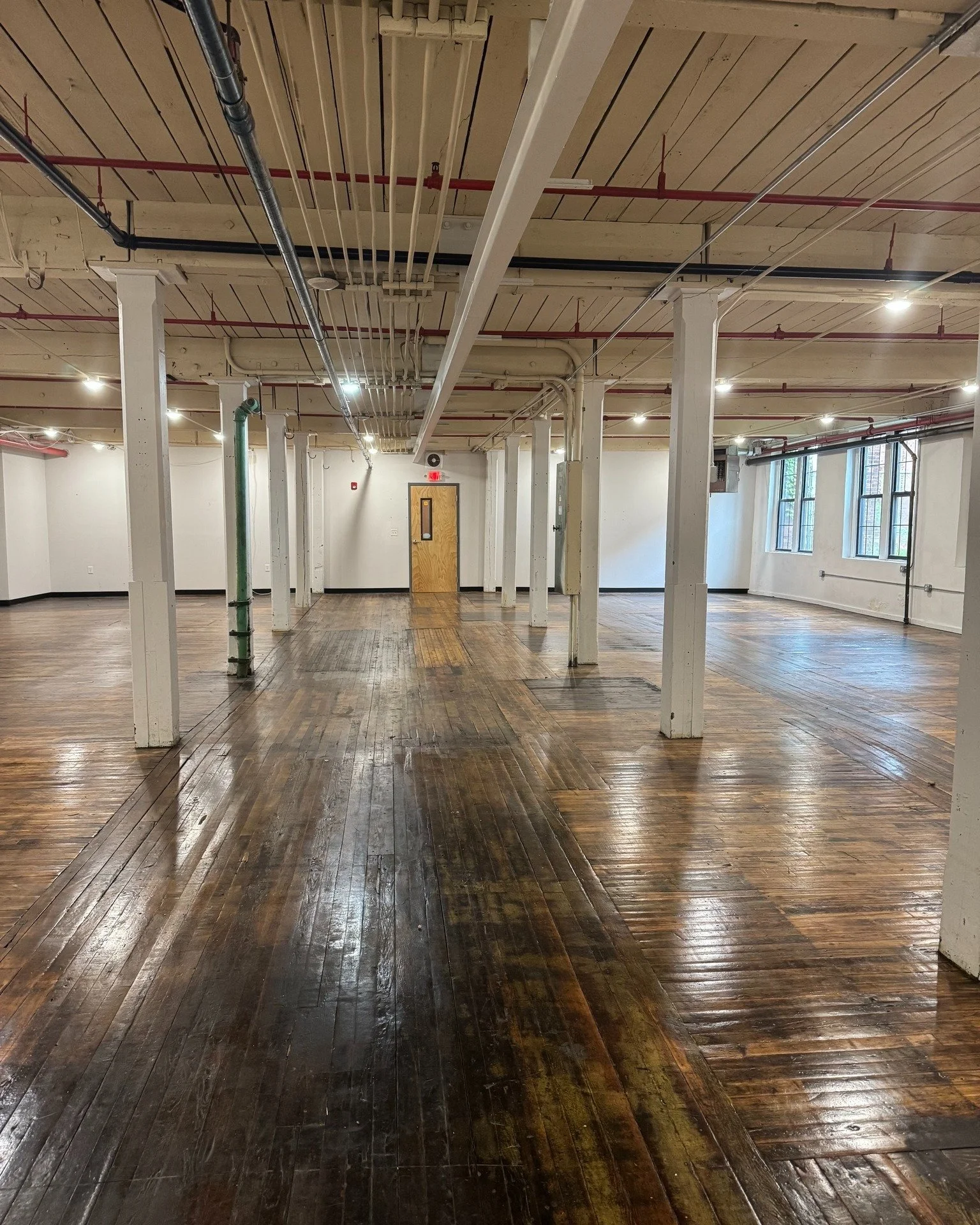 Looking for a spacious, versatile environment to scale your operations? 

Suite 2103 offers 2,745 sq. ft. of premium first-floor space designed for businesses that value both form and function.

Characterized by stunning hardwood floors and abundant 