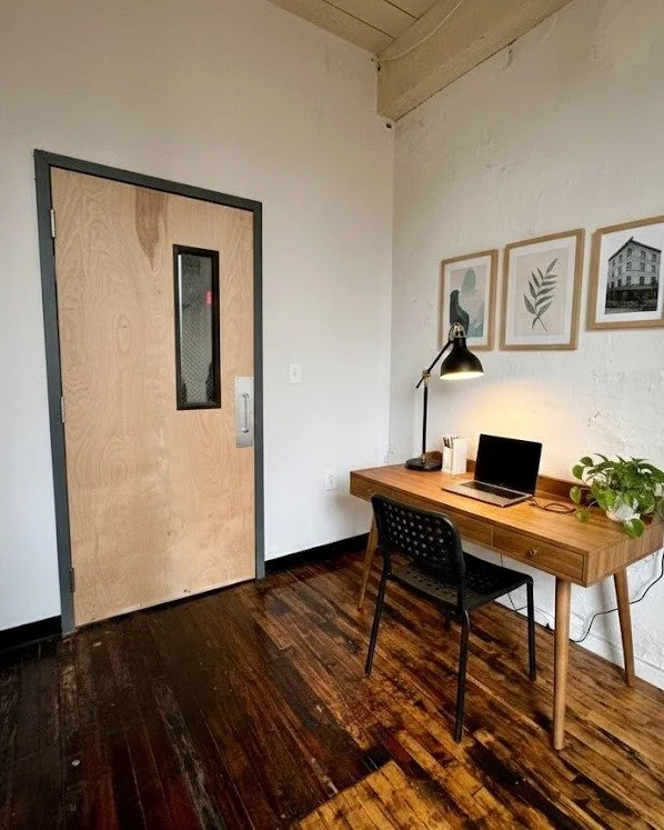 Think big, start small! 💡 ✨
Yesterday we gave you a look at one of our larger options, but today we&rsquo;re highlighting the cozy, hyper-focused side of productivity. Say hello to our smallest available space at New York Wire Works&mdash;Suite 2215