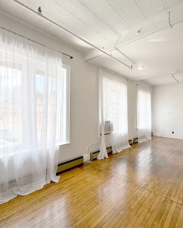 Suite 14110 | 538 Sq. Ft. | Available Now! | $650/mo

Bright &amp; Inviting First-Floor Studio with Private Office/Storage

Secure your summer move-in now! This 538-square-foot studio is a former photography space that perfectly balances industrial c