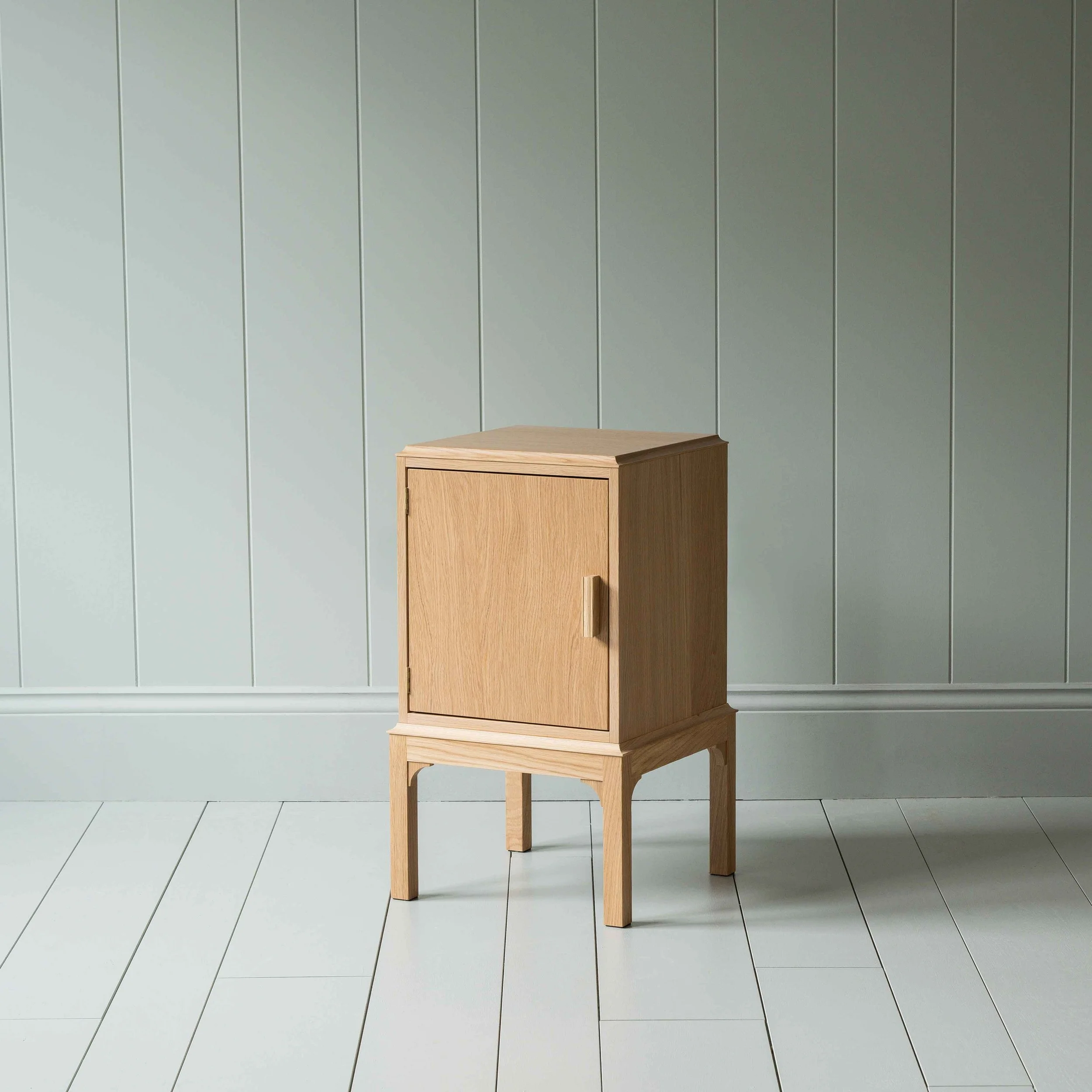 Bedside-Table-Bits-and-Bobs-Natural-Oak-Left-Hand-Side-CBB003NATRGT_1.jpg