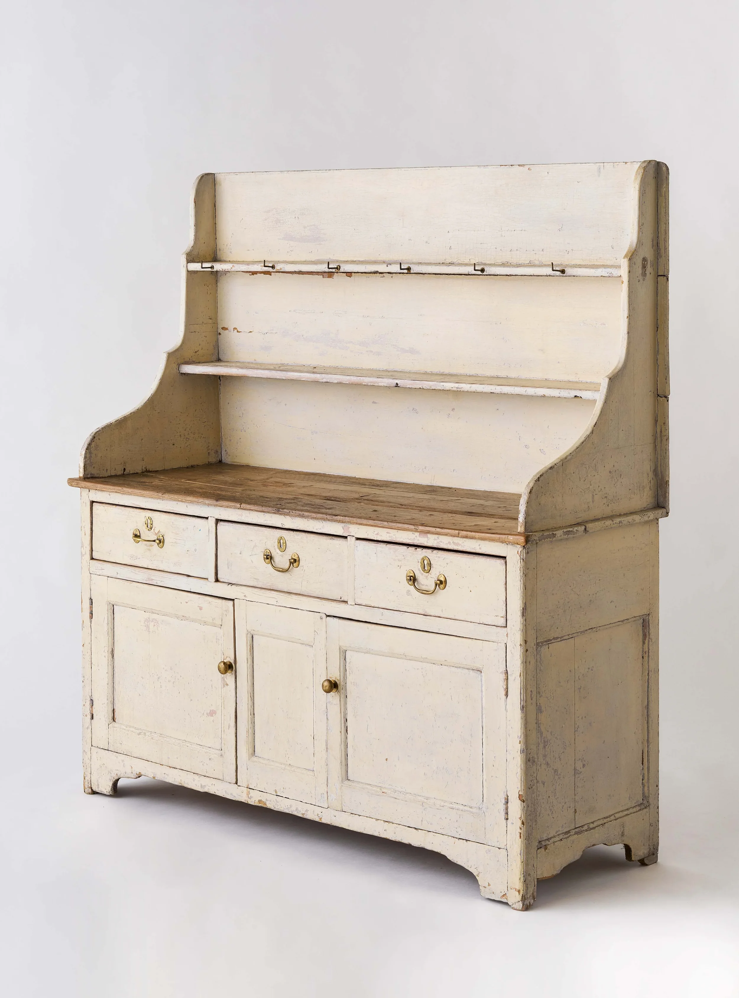 SA-ANTIQUE-DRESSER-1.webp