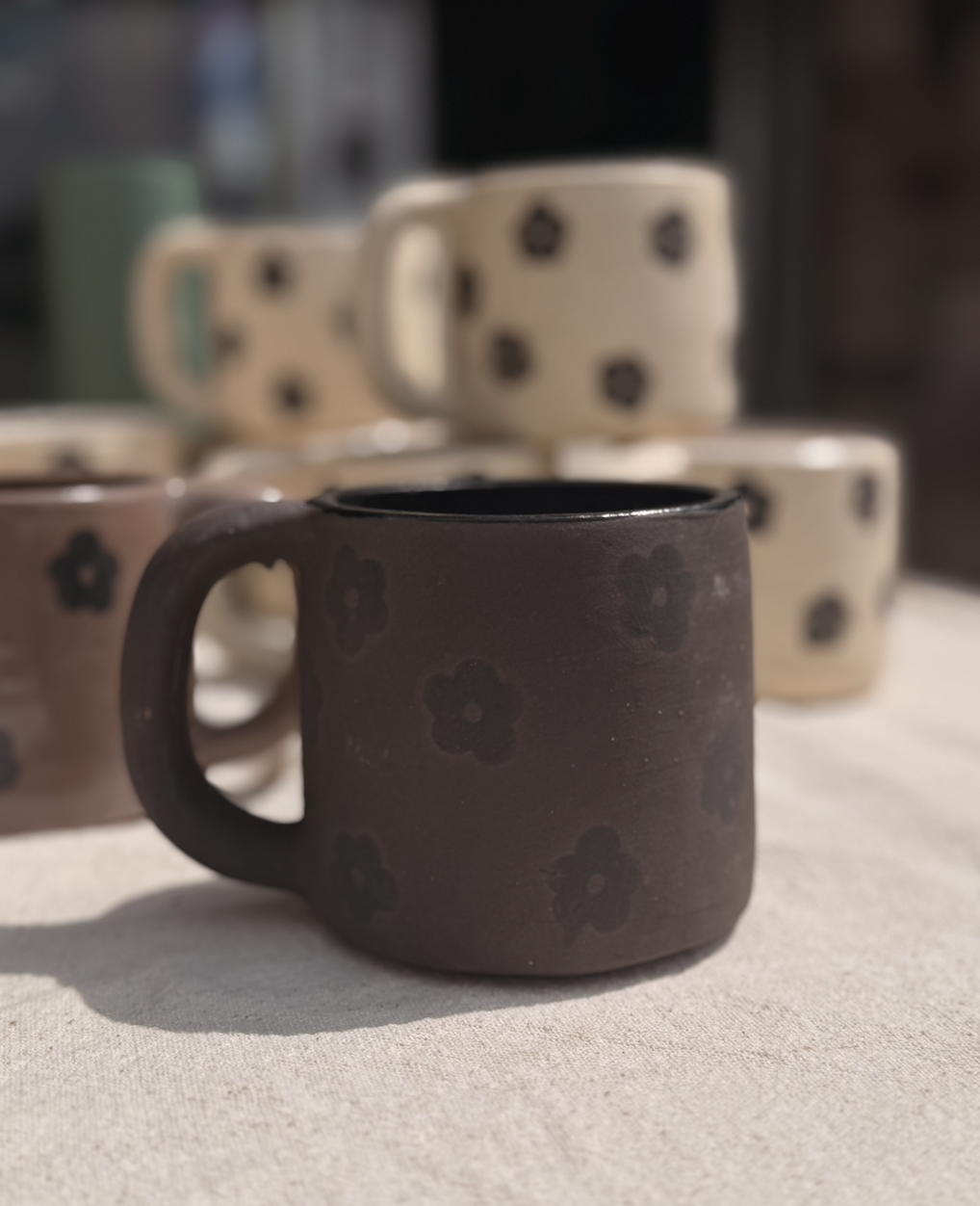Simple Flower Mug - Black