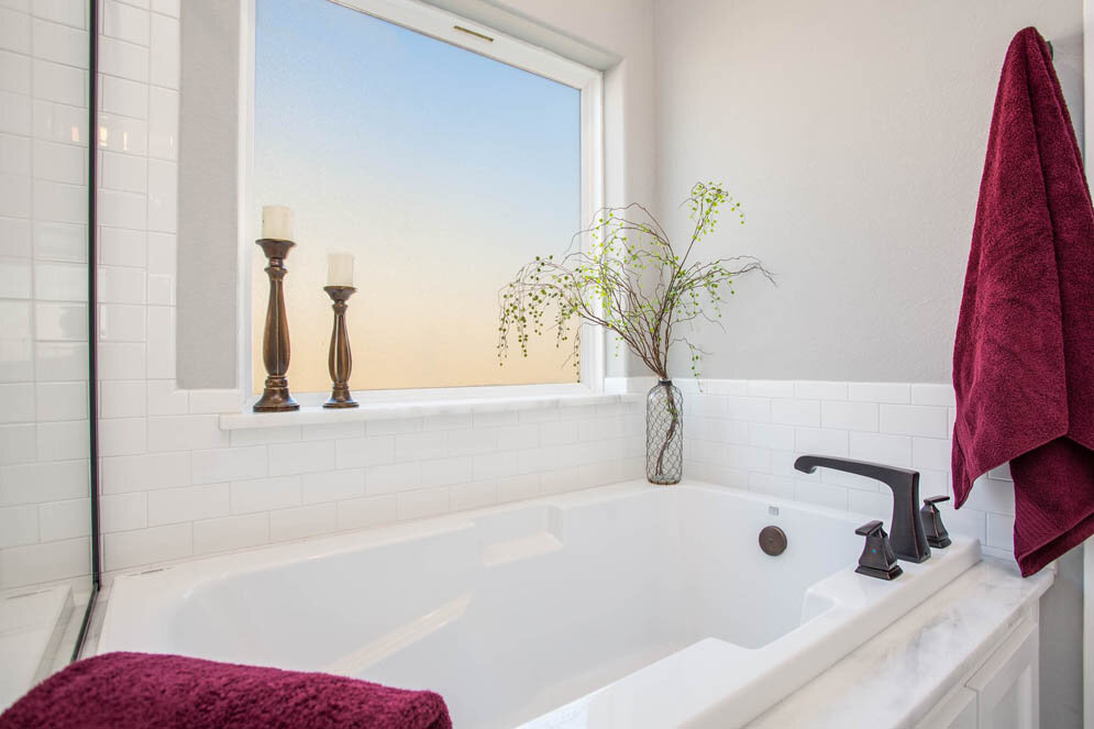 058_Bathrooms_001.jpg
