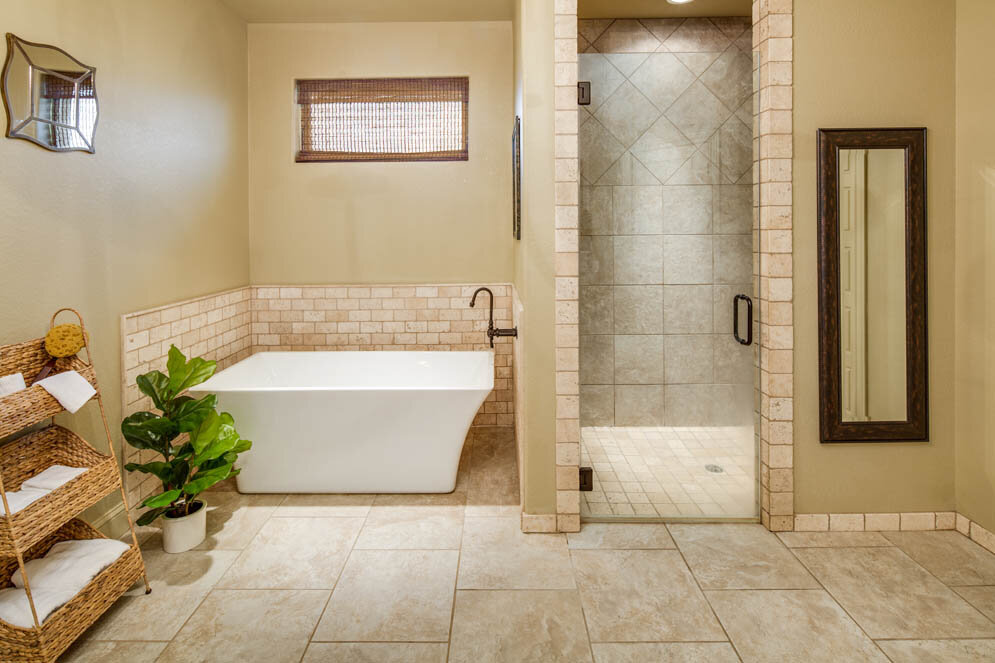 064_Bathrooms_007.jpg