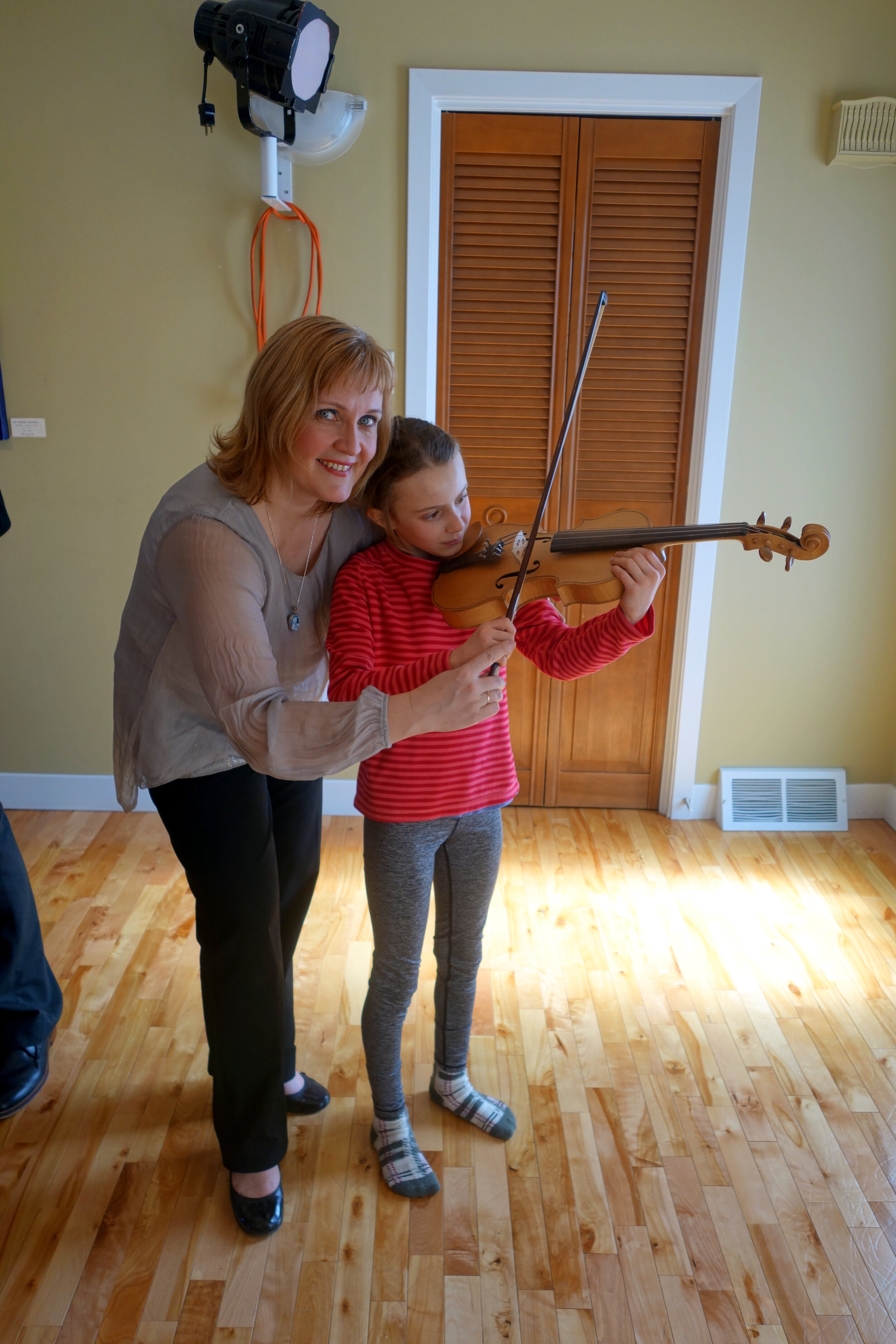 LES CORDES À DANSER, Duo composé de Natalia Kononova au violon et Hughes Gagnon à la guitare