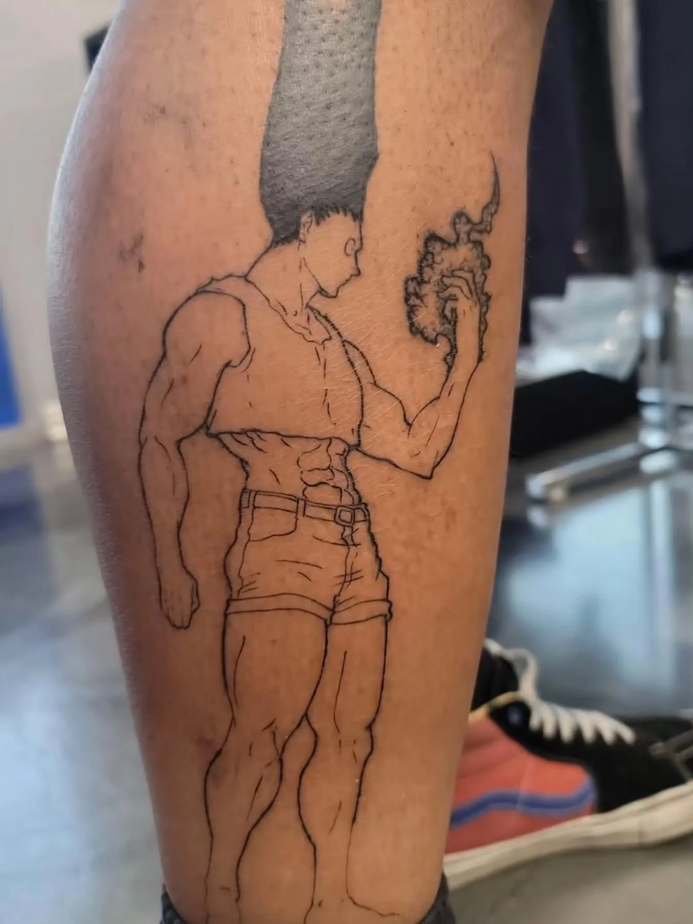 Another calf tattoo, my client was screaming the whole time but we got it done... she said was happy but would never do it again...

#tattoo #hunterxhunter #hxh #gon