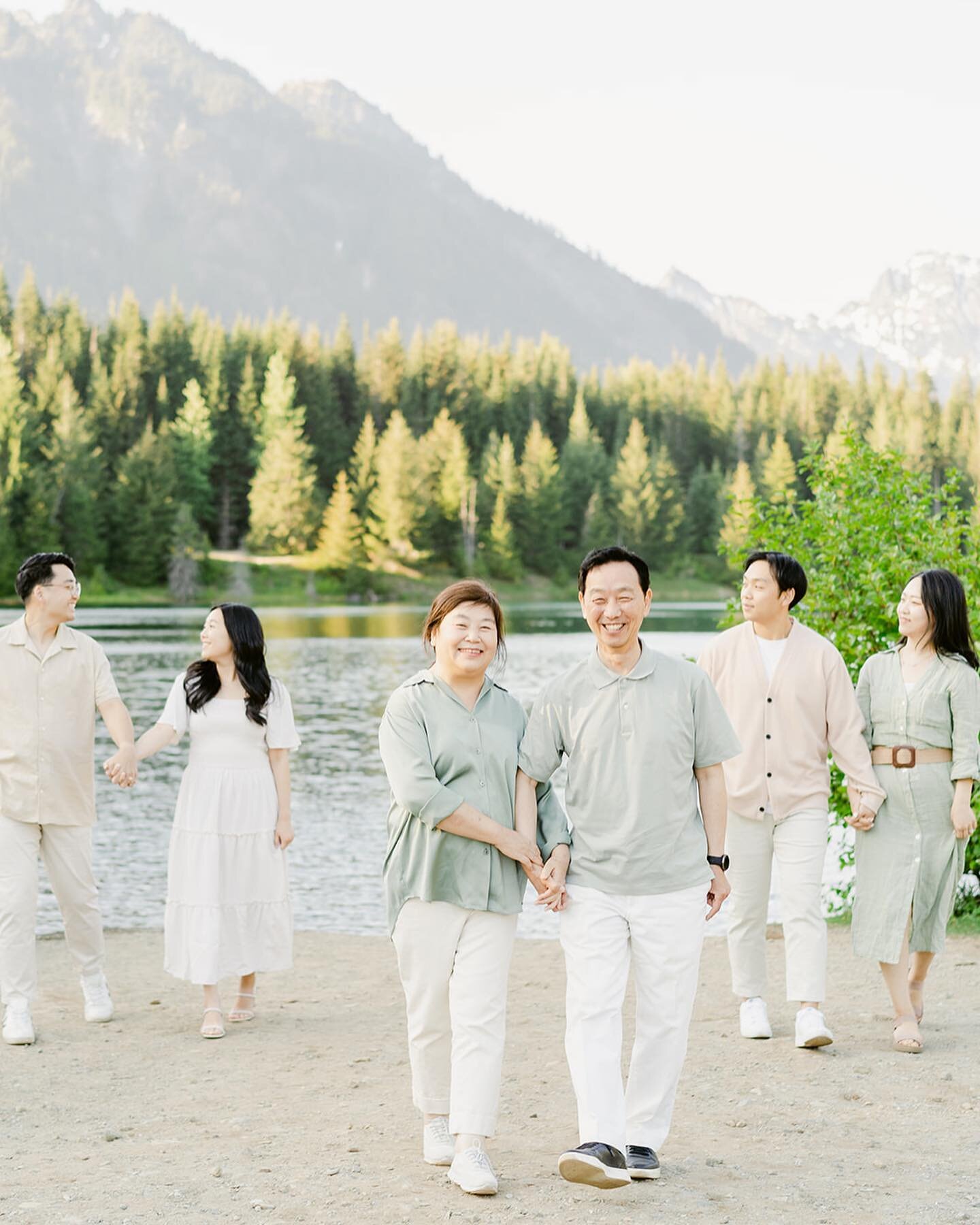 Family portraits with this viewwwwww 🥹 There are SO many breathtaking locations we can&rsquo;t wait to shoot at!! We are booking through September 2023 at this time! Please inquire via email and not DMs, thank you 💖