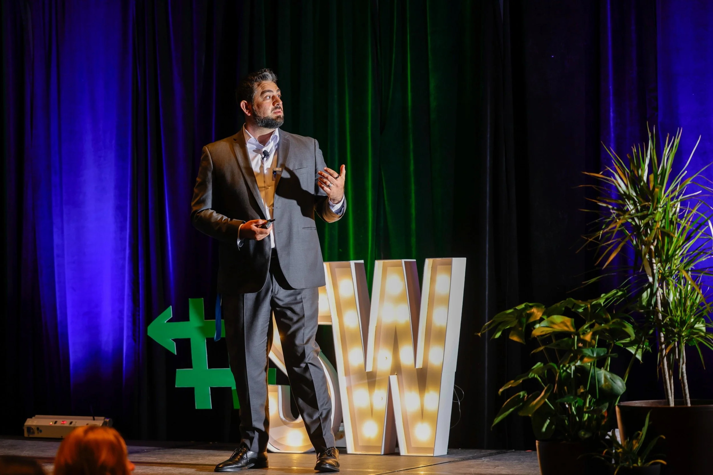 Talking to a room full of marketers and social media folks about how to make the leaders they work with more visible using The Content Ecosystem model I developed for @claritycontent.ca. 

Always a pleasure speaking at a SocialNext event. This time w