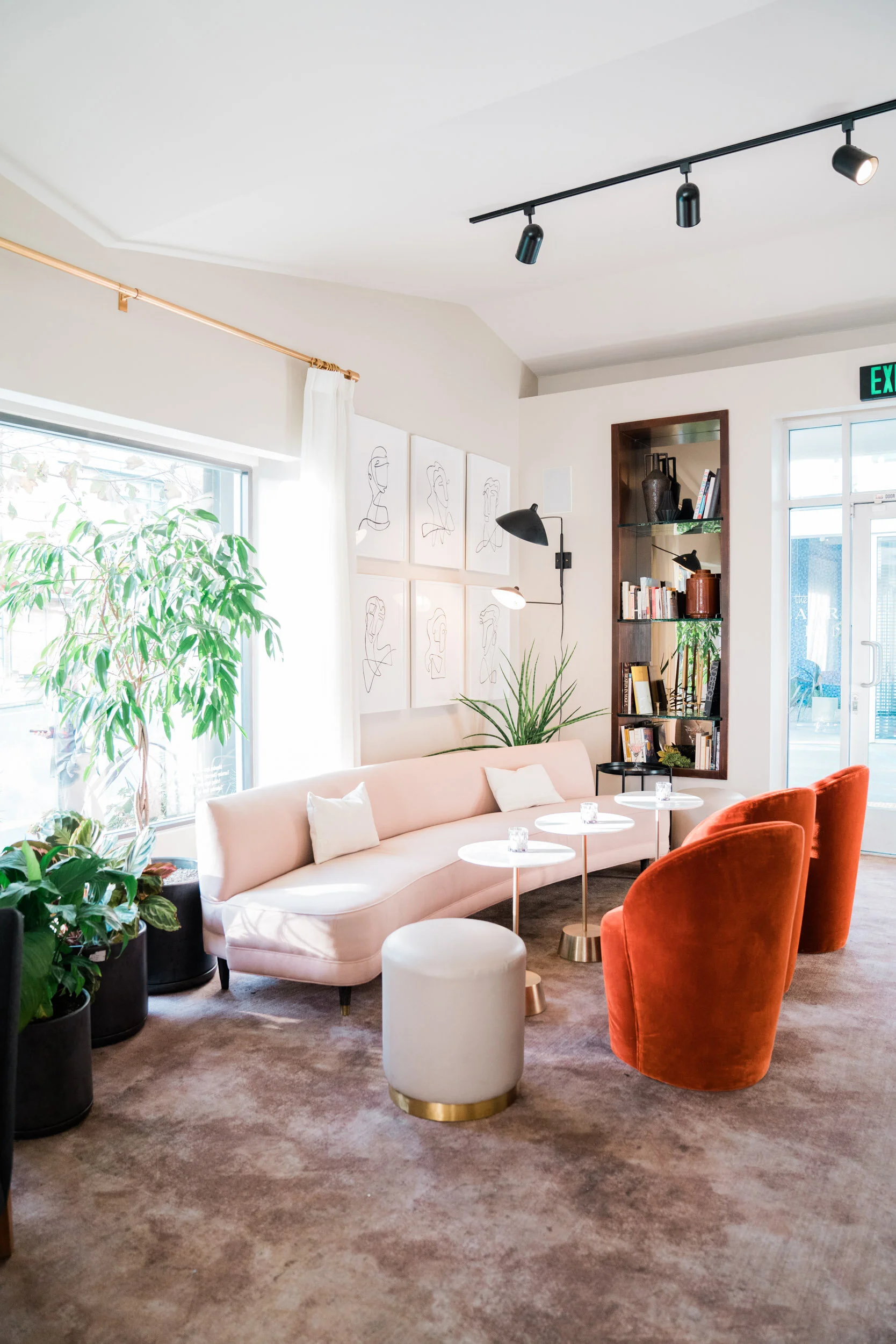  Laureate Bar and Lounge 