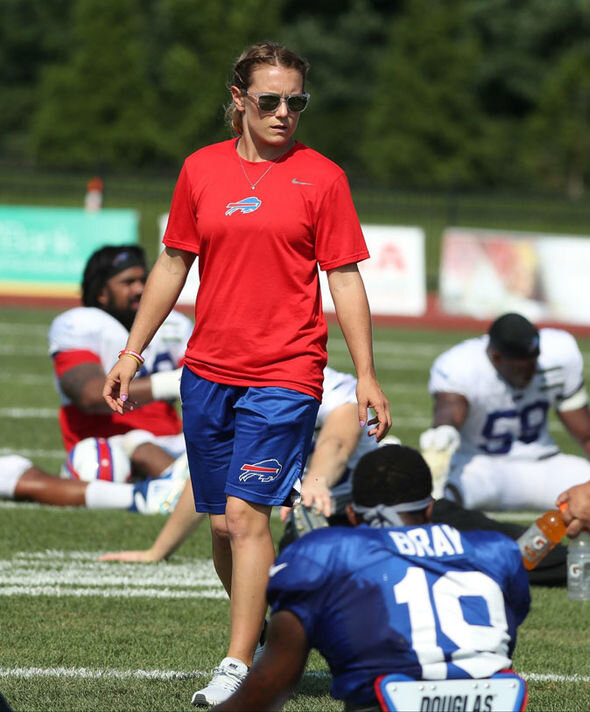 Phoebe Schecter before practice with the Buffalo Bills during the 2018 season | Phoebe Schecter