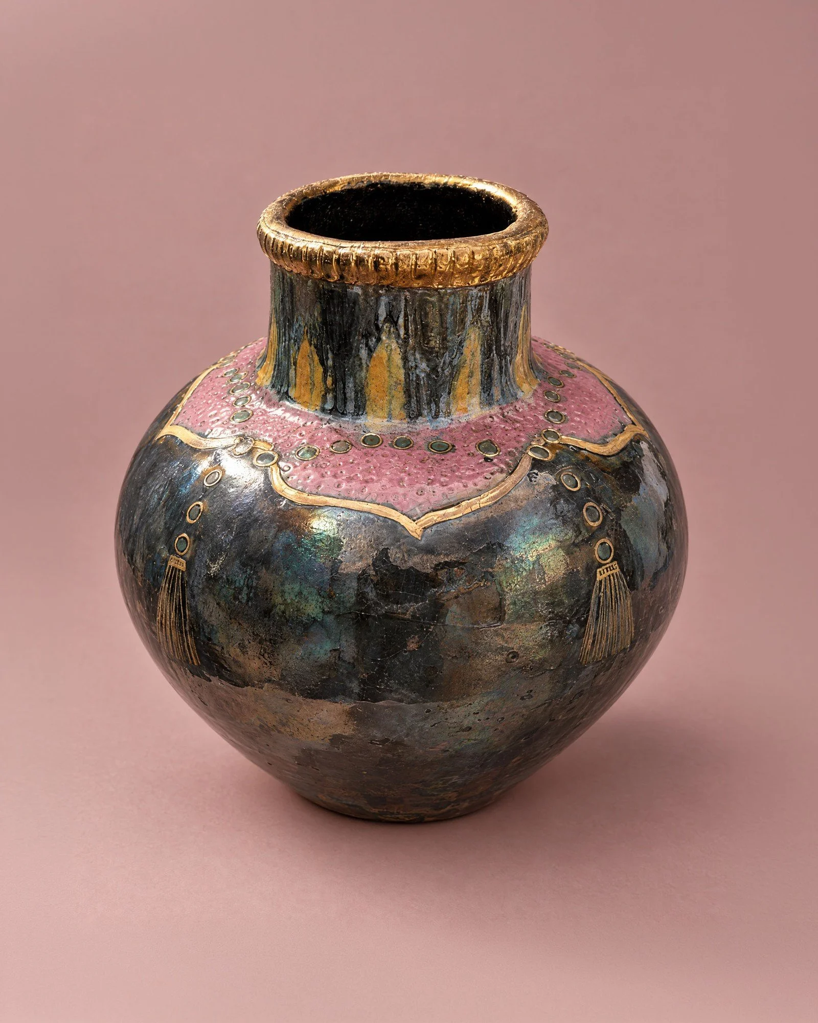tina-vase-iridescent-lustre-threequarter-rose_4x5.jpg